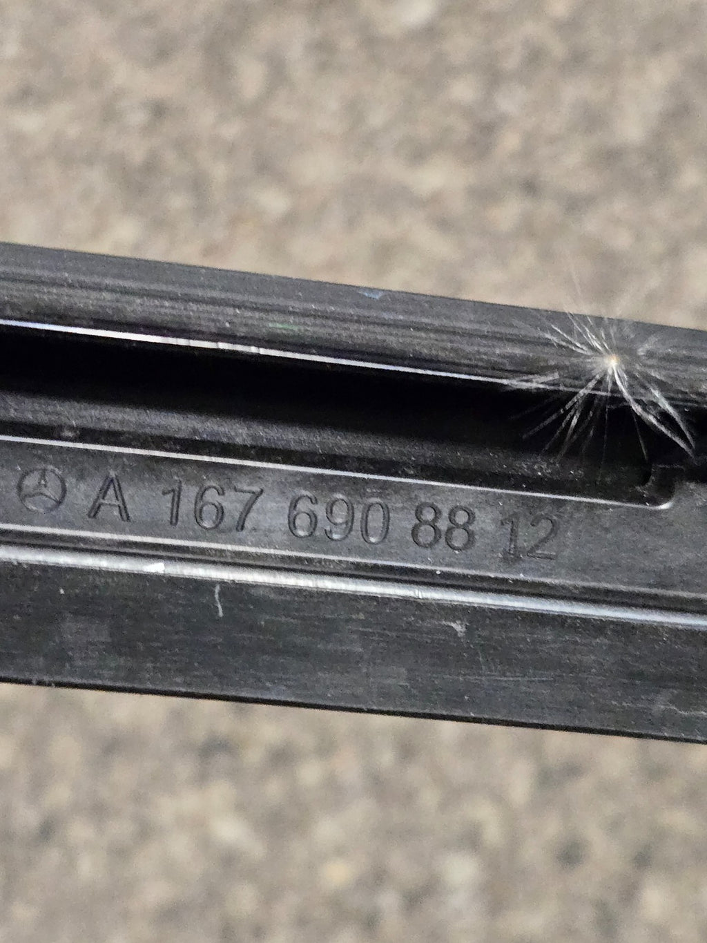 2020 - 2026 MERCEDES GLS450 X167 FRONT RIGHT A PILLAR MOLDING OEM A1676908812