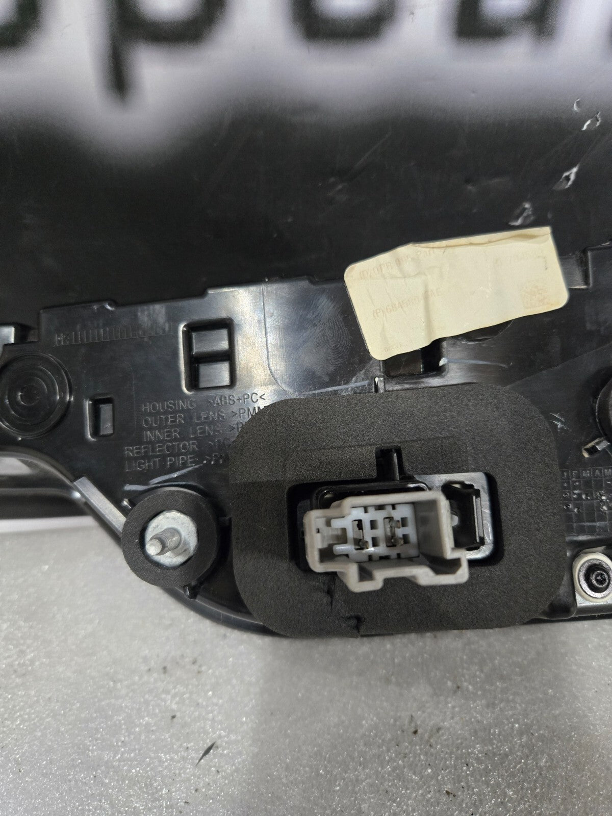 2021 2022 2023 Jeep Grand Cherokee LH Drivers Liftgate Tail Light 68458943AE OEM
