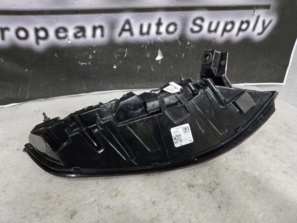 2022 2023 2024 Jeep Grand Cherokee Right Passenger Side LED Tail Light OEM