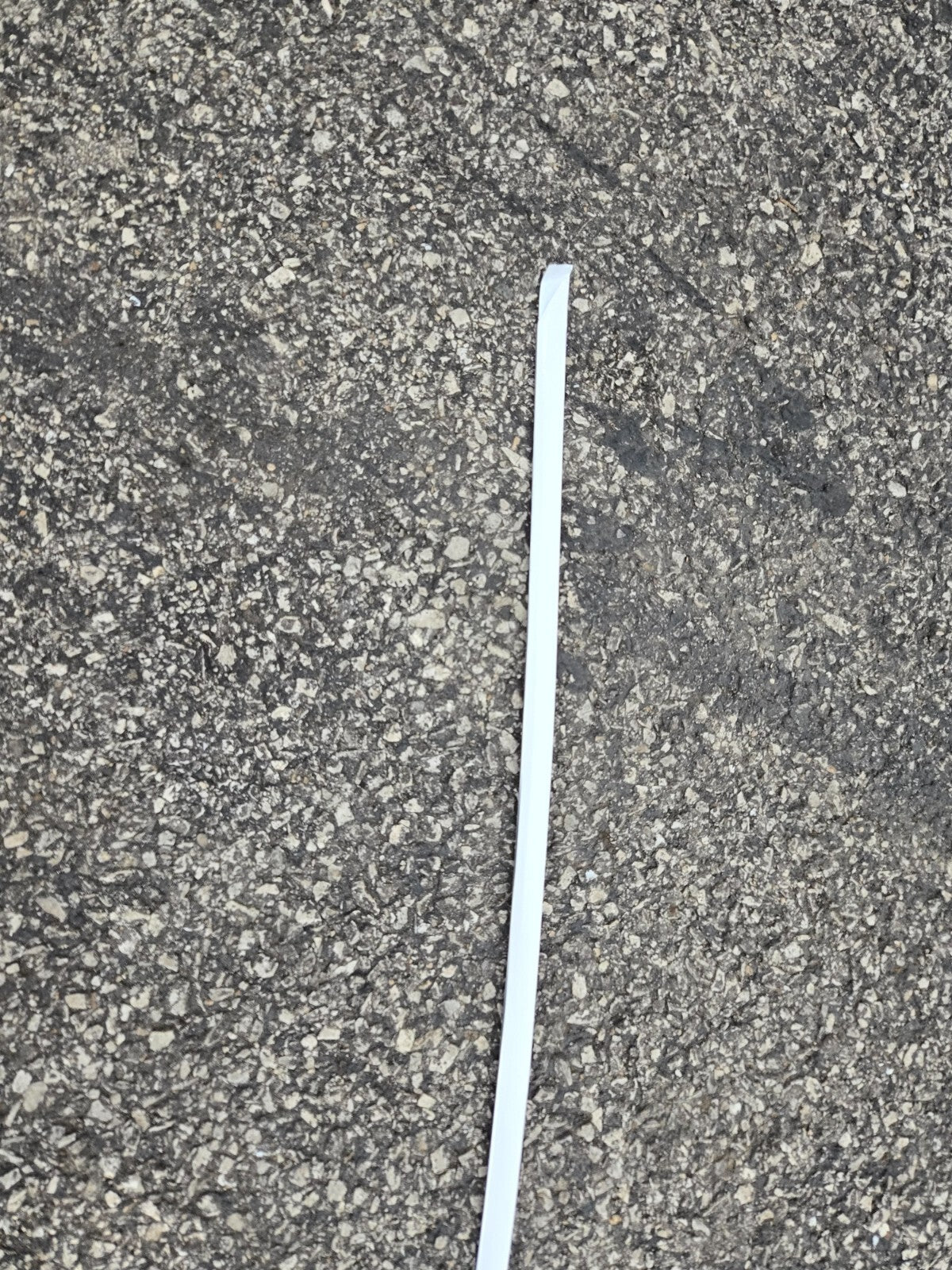 GM Genuine Parts Front Driver Side Door Window Upper Reveal Molding 84717091 OEM