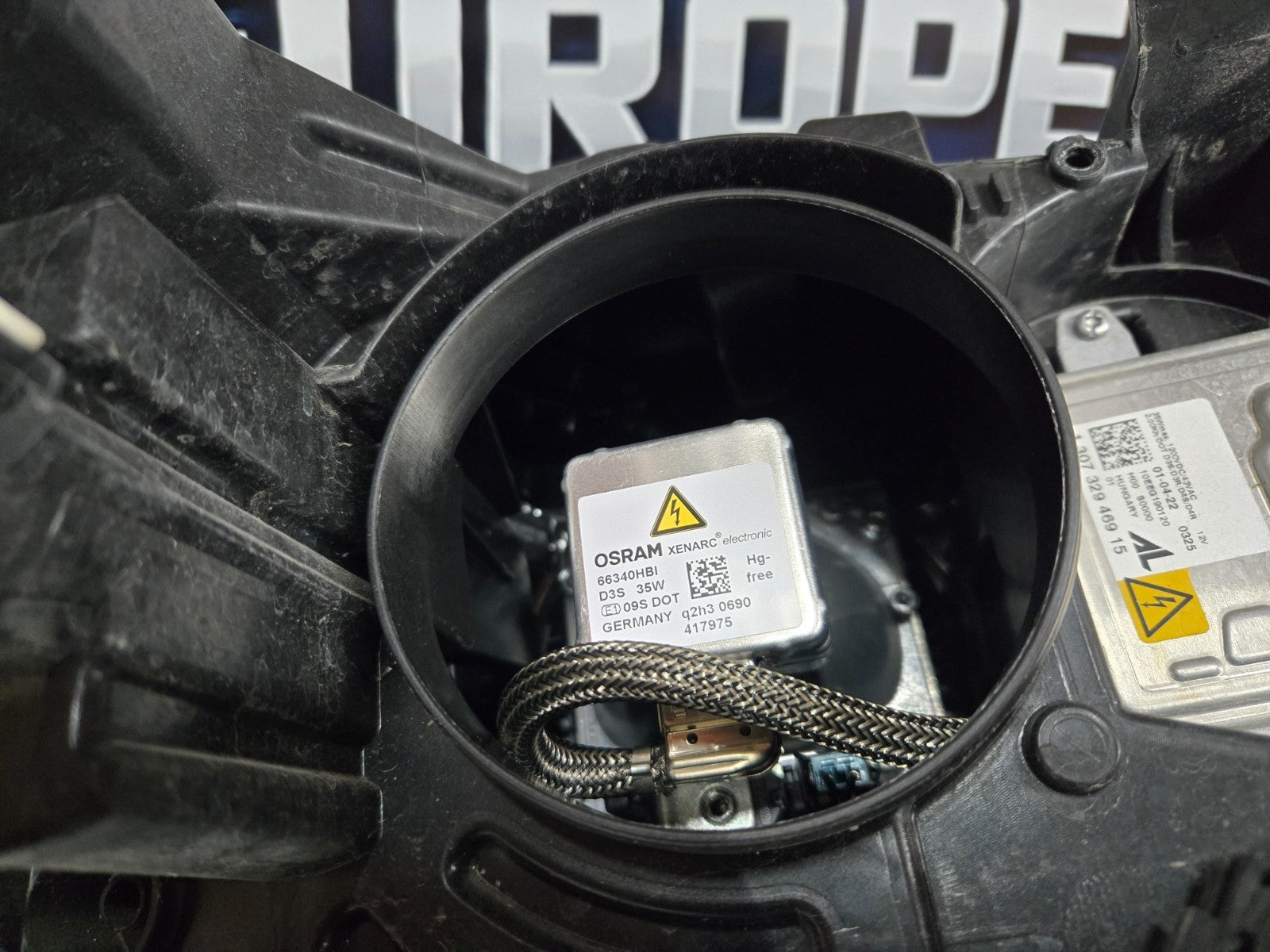2017-2023 Alfa Romeo Stelvio Front Driver/LH Xenon HID Headlight OEM 50563963
