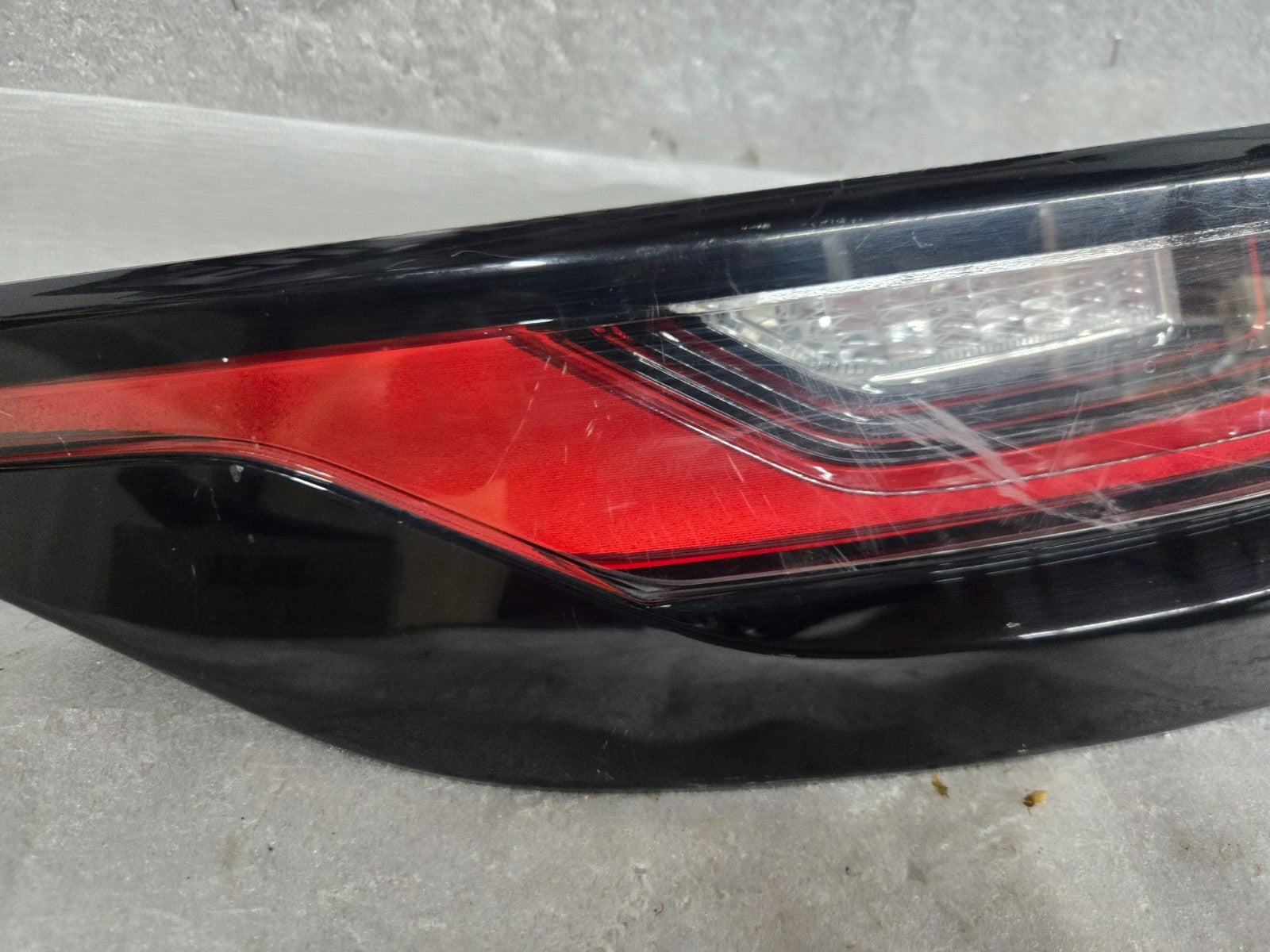2018-2023 LAND RANGE ROVER VELAR REAR LEFT DRIVER SIDE OUTER TAILLIGHT LAMP OEM