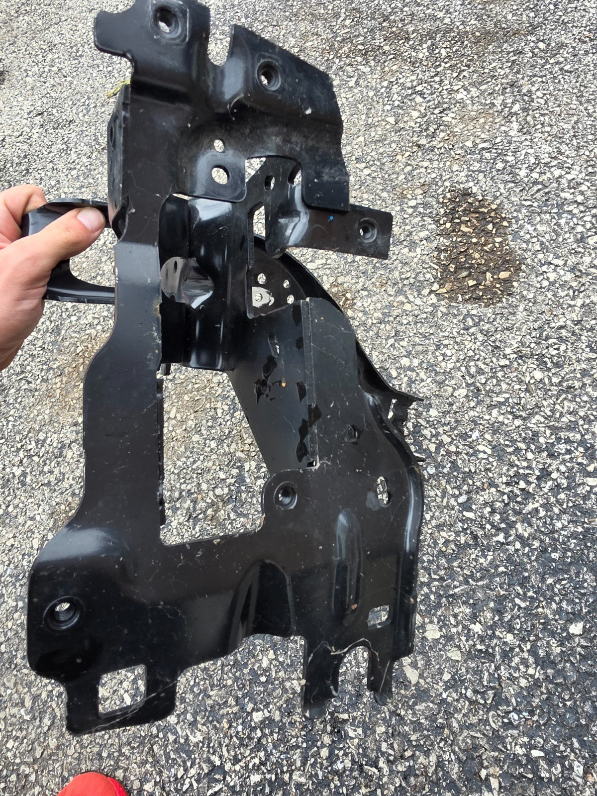 2023 BMW 5 Series M550 RH Right Headlight Support Mount Bracket OEM 7383858