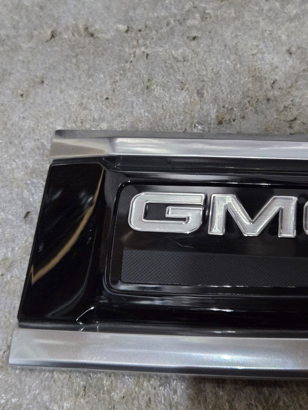 2021-2023 GMC Right RH Passenger Side Fender Vent Cover 544979545 OEM