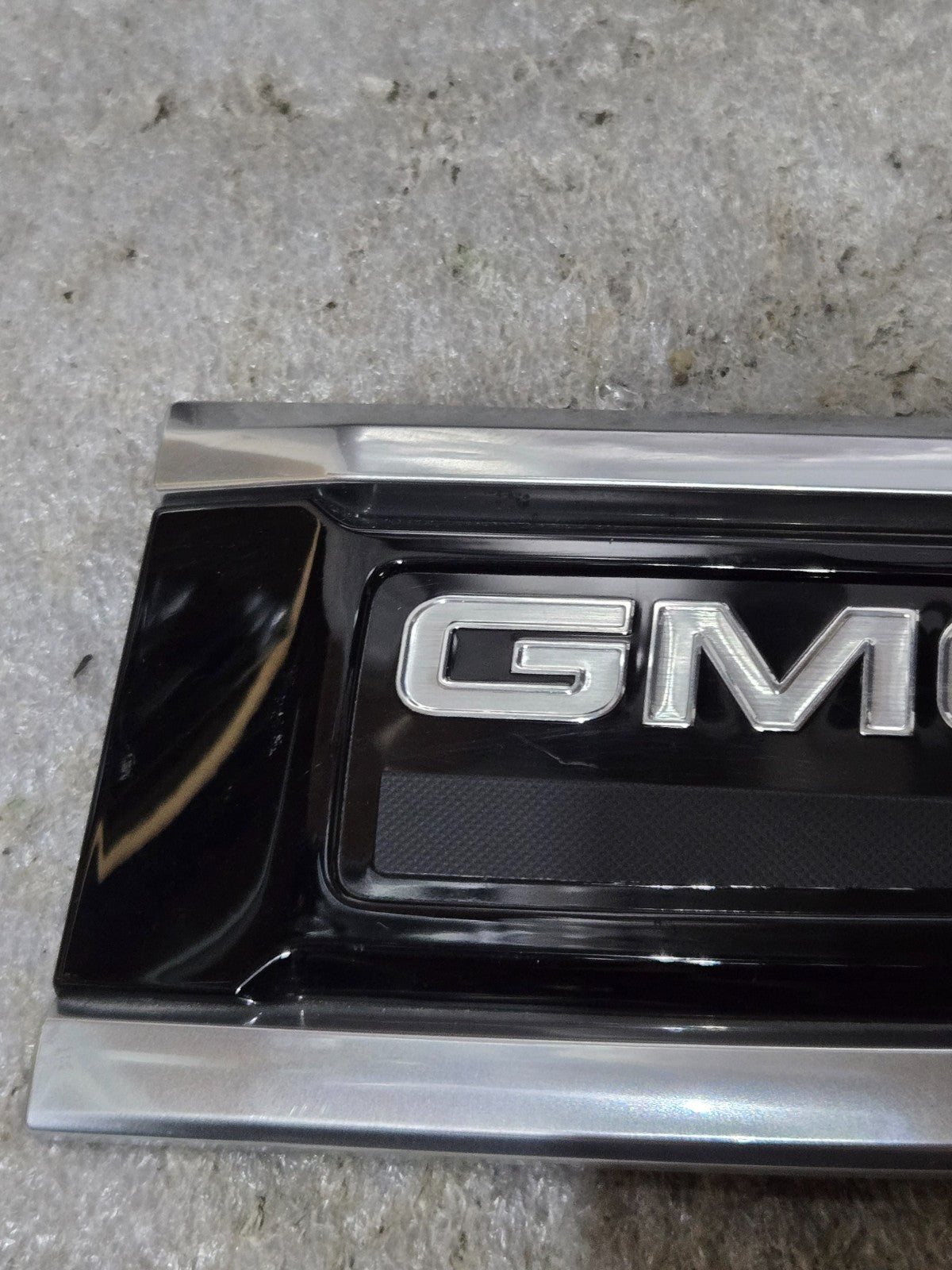 2021-2023 GMC Right RH Passenger Side Fender Vent Cover 544979545 OEM