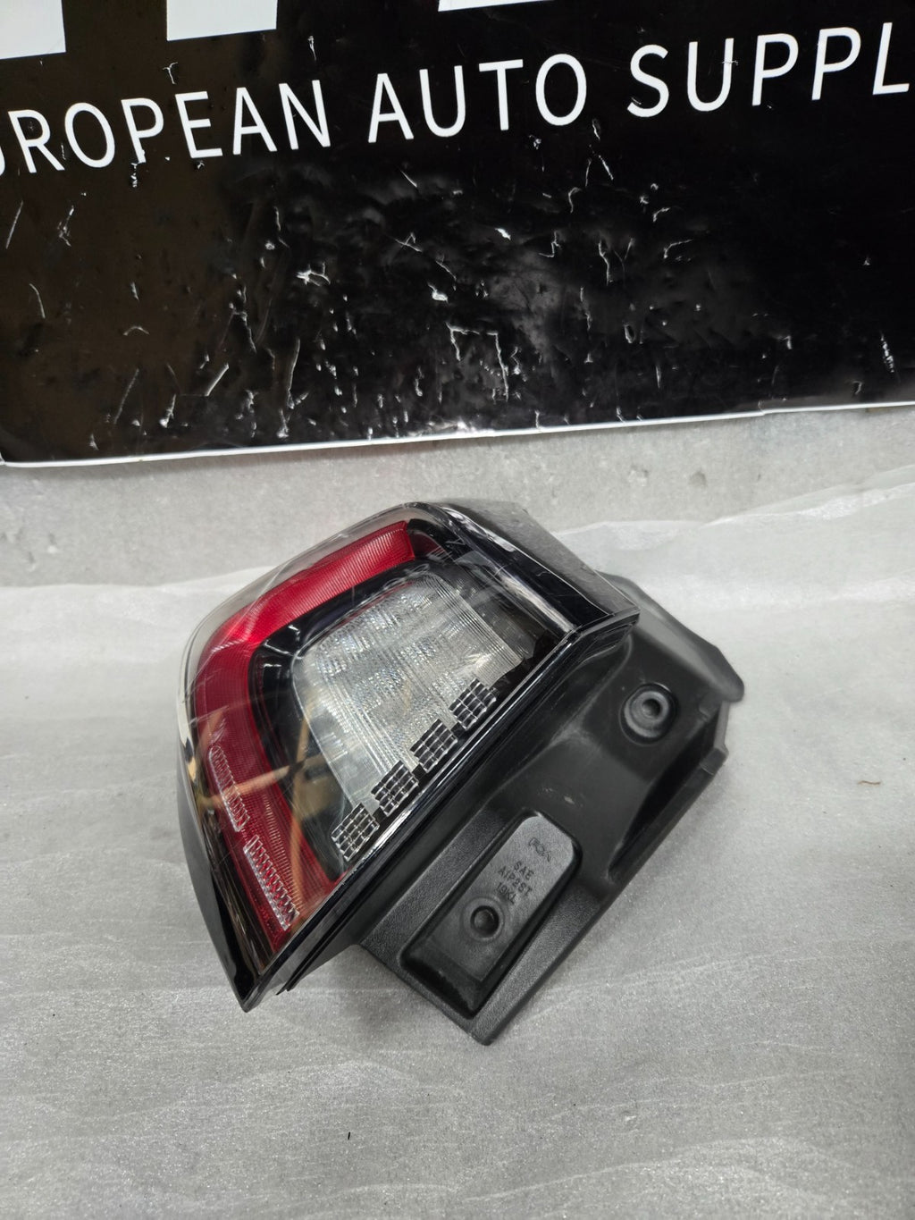 2019-2023 JEEP CHEROKEE REAR LEFT LH QUARTER PANEL TAIL LIGHT LED OEM