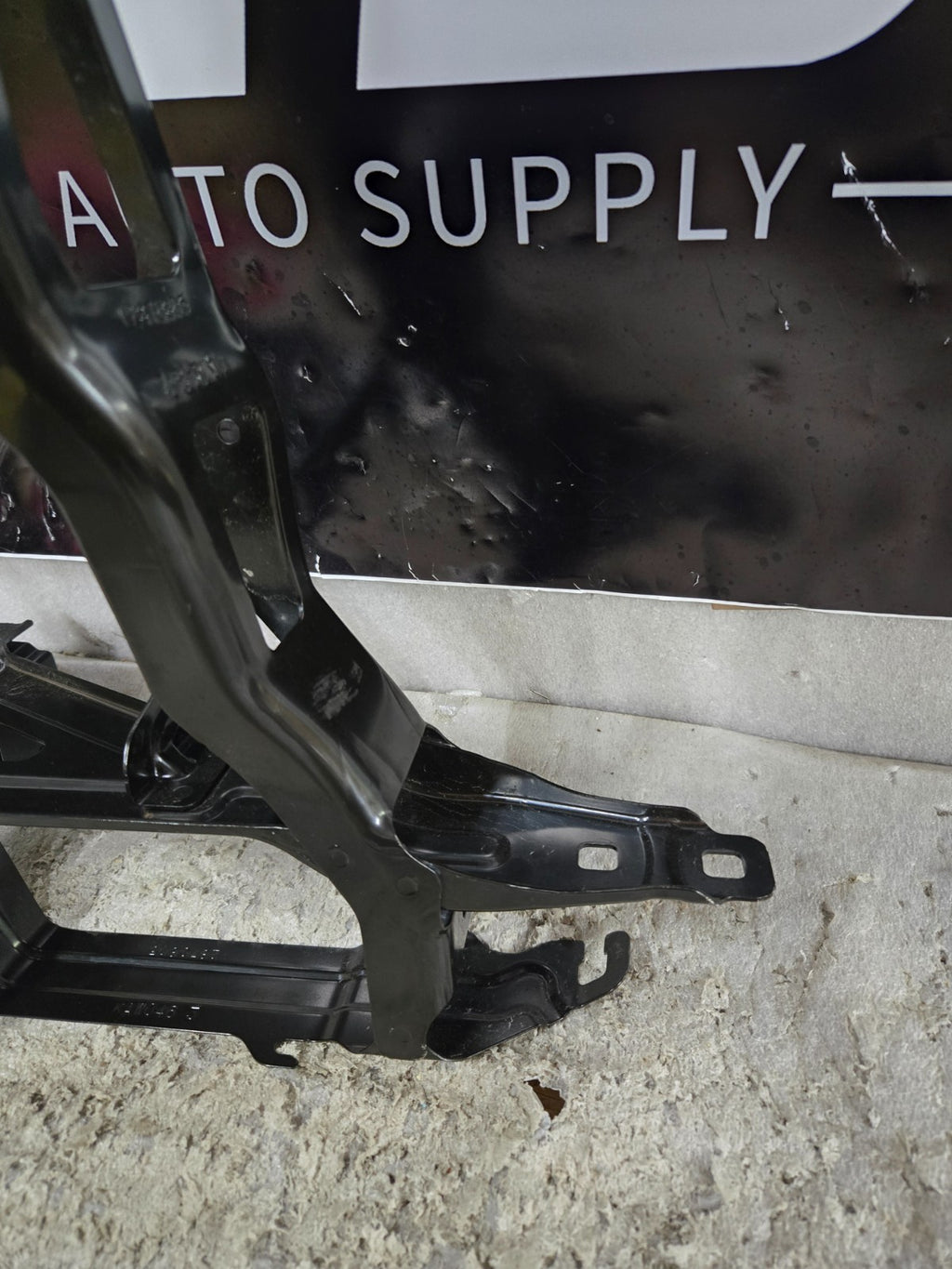 2018-2023 BMW X3 G01 RIGHT PASSENGER FRONT HEADLIGHT BRACKET MOUNT OEM