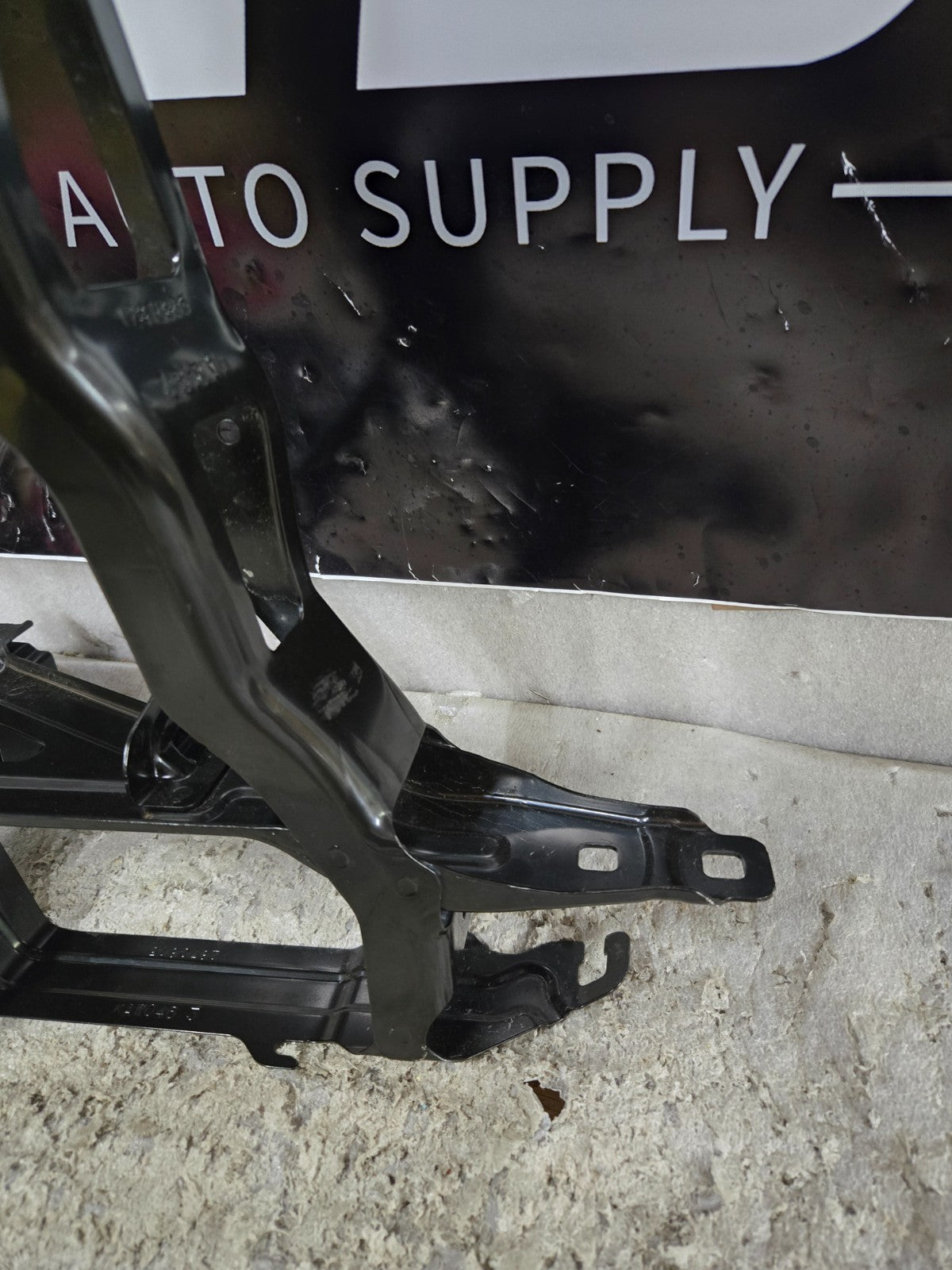 2018-2023 BMW X3 G01 RIGHT PASSENGER FRONT HEADLIGHT BRACKET MOUNT OEM