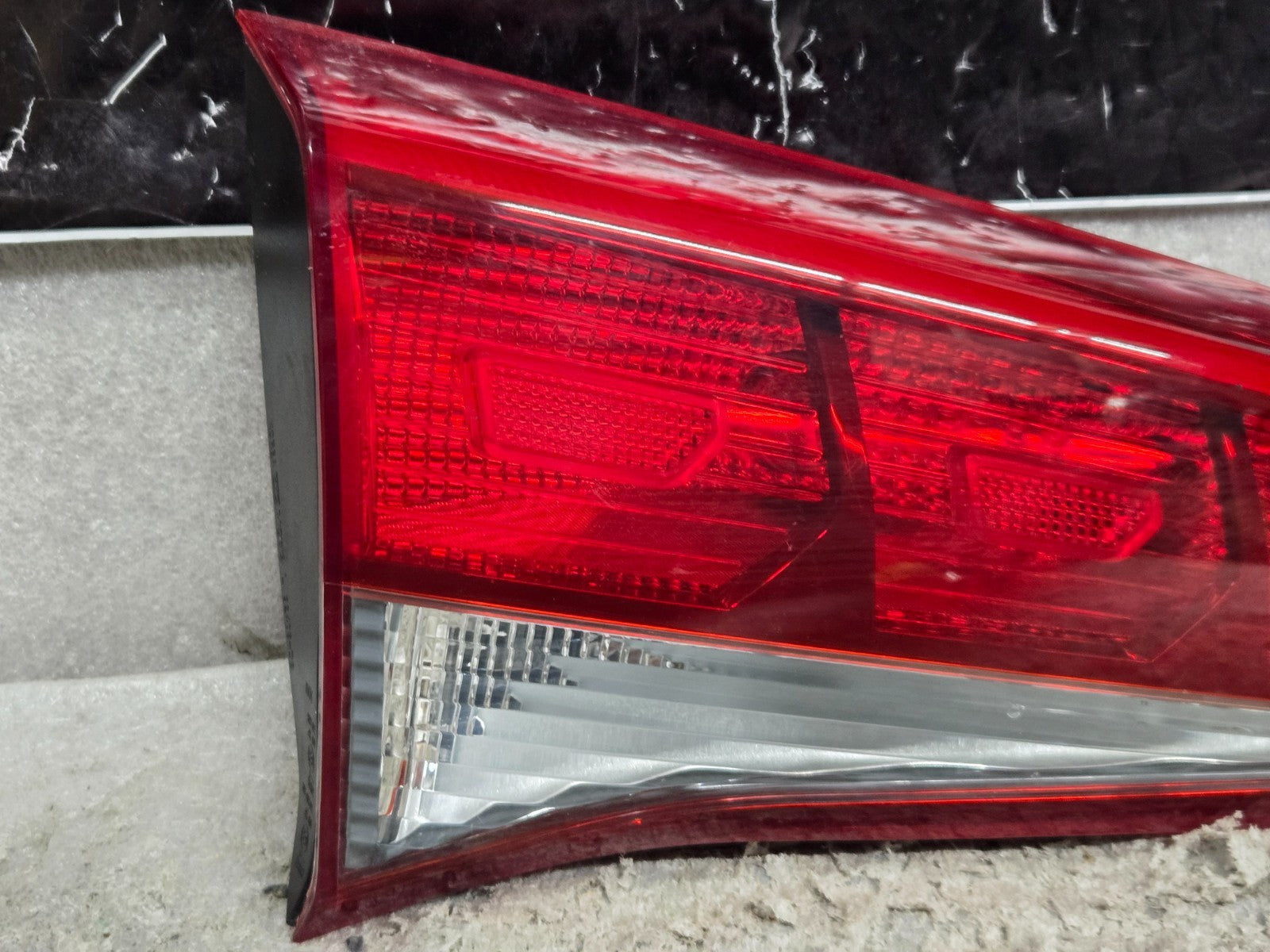 2016 - 2018 HYUNDAI TUCSON REAR LEFT DRIVER SIDE INNER TAILLIGHT LIGHT LAMP OEM