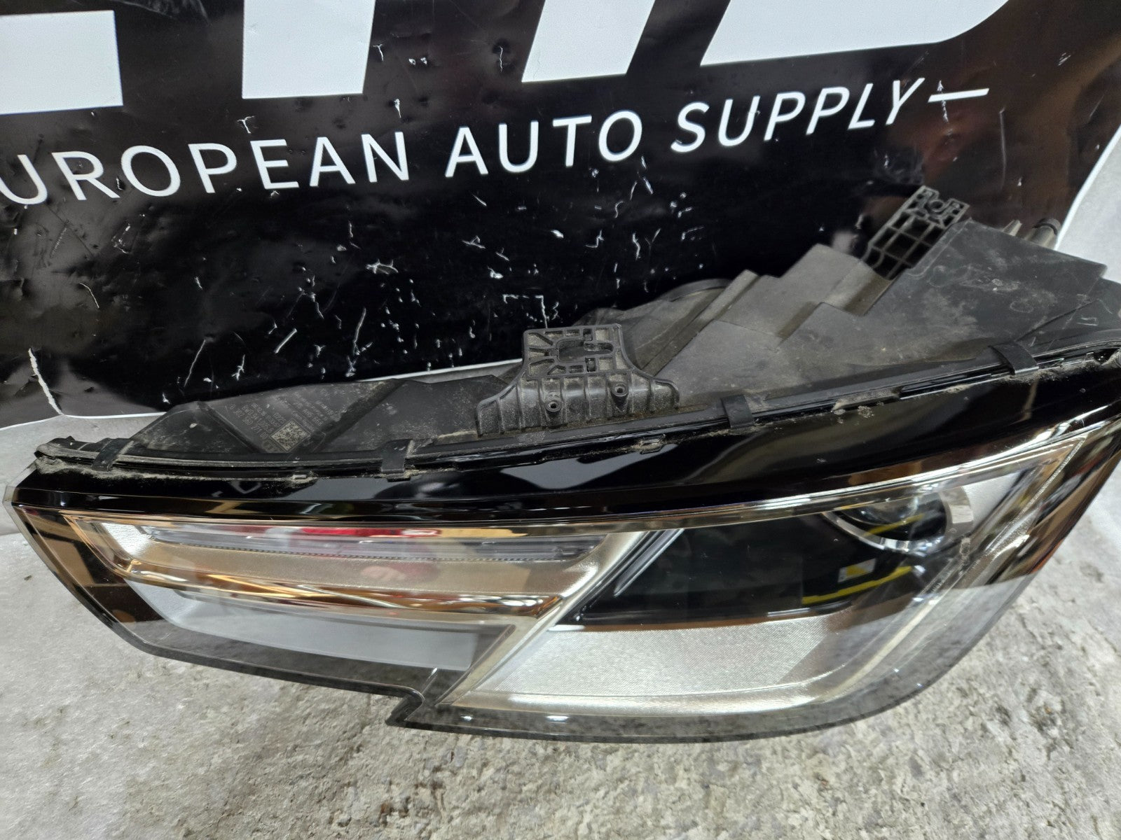 2017 - 2019 Audi A4 S4 Xenon HID HEADLIGHT Driver Left LH 8W0941005B OEM