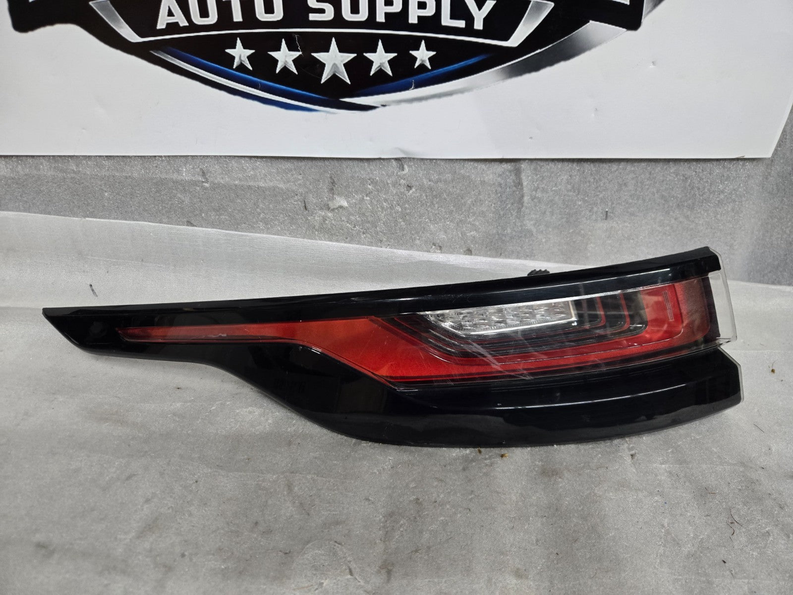 2018-2023 LAND RANGE ROVER VELAR REAR LEFT DRIVER SIDE OUTER TAILLIGHT LAMP OEM