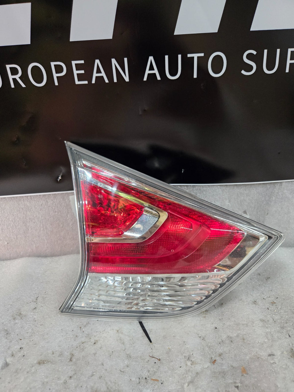 2014-2016 Nissan Rogue Left LH Driver Side Tai Gate Mounted Taillight OEM