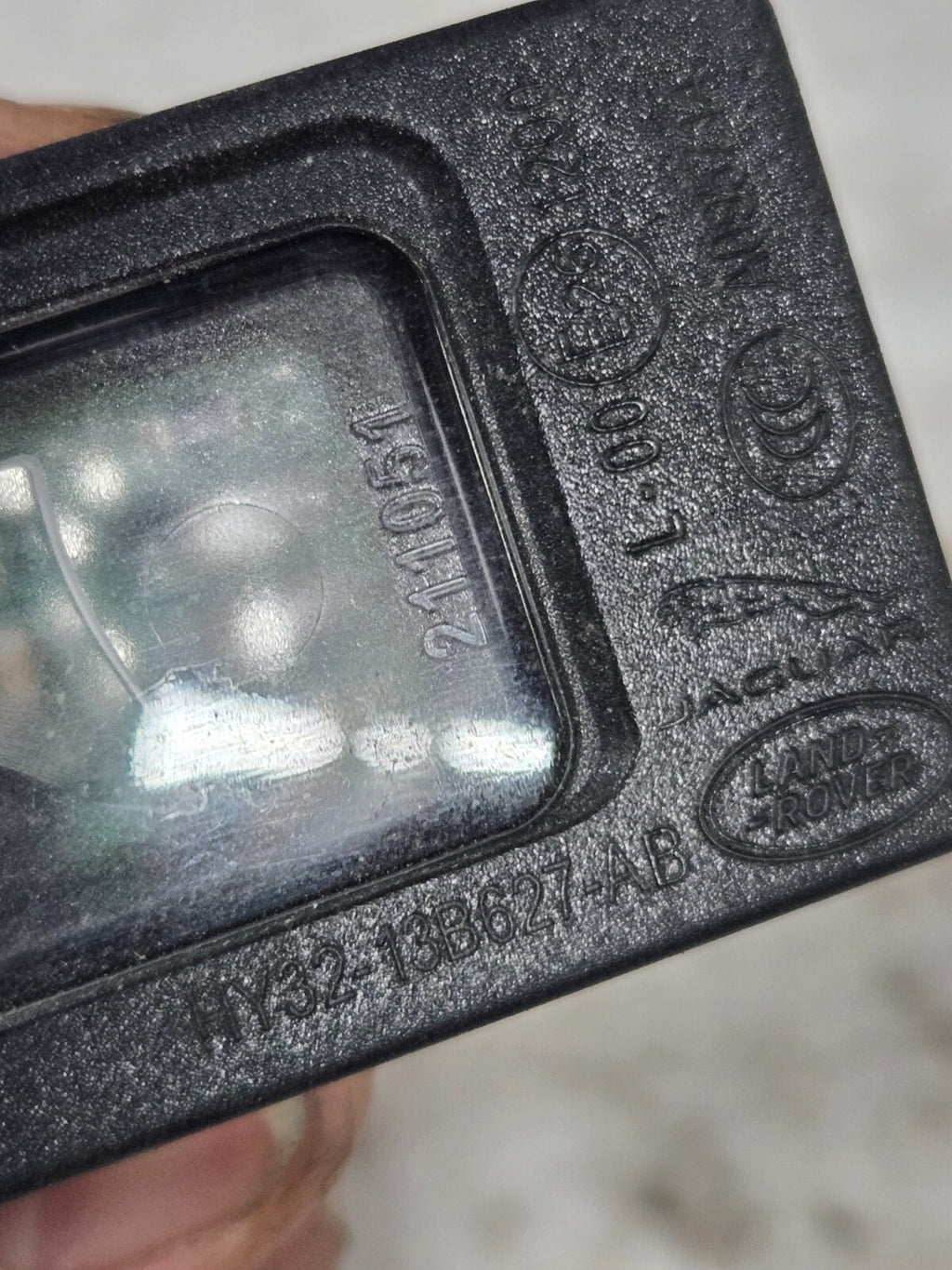 2017-2023 LAND ROVER DISCOVERY REAR LEFT OR RIGHT LICENSE PLATE LIGHT LAMP OEM