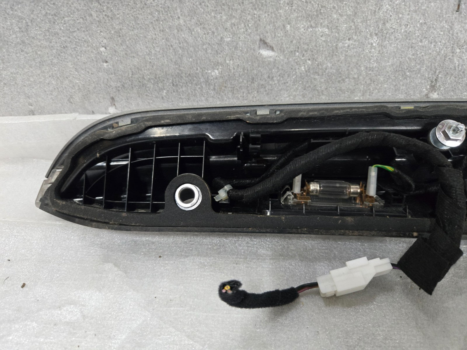 2014-2017 Maserati Ghibli Trunk Deck Lid Cover w/Camera 670010759 OEM 178269