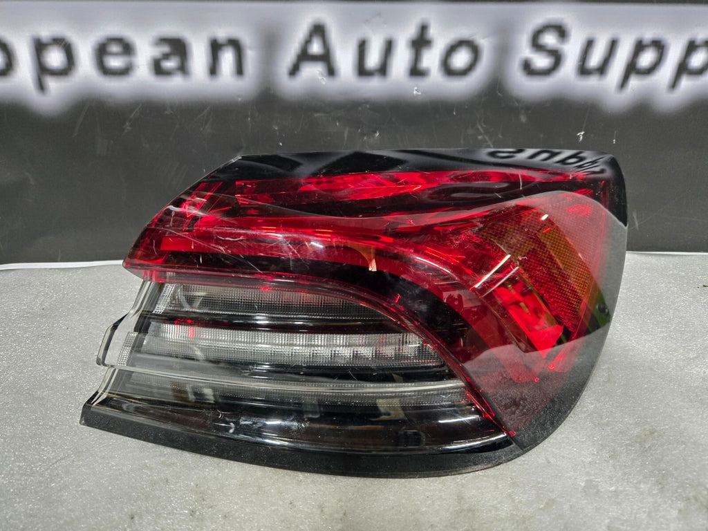 2021 2022 Maserati Quattroporte M156 LED Tail Light Lamp Right RH 20210204 OEM