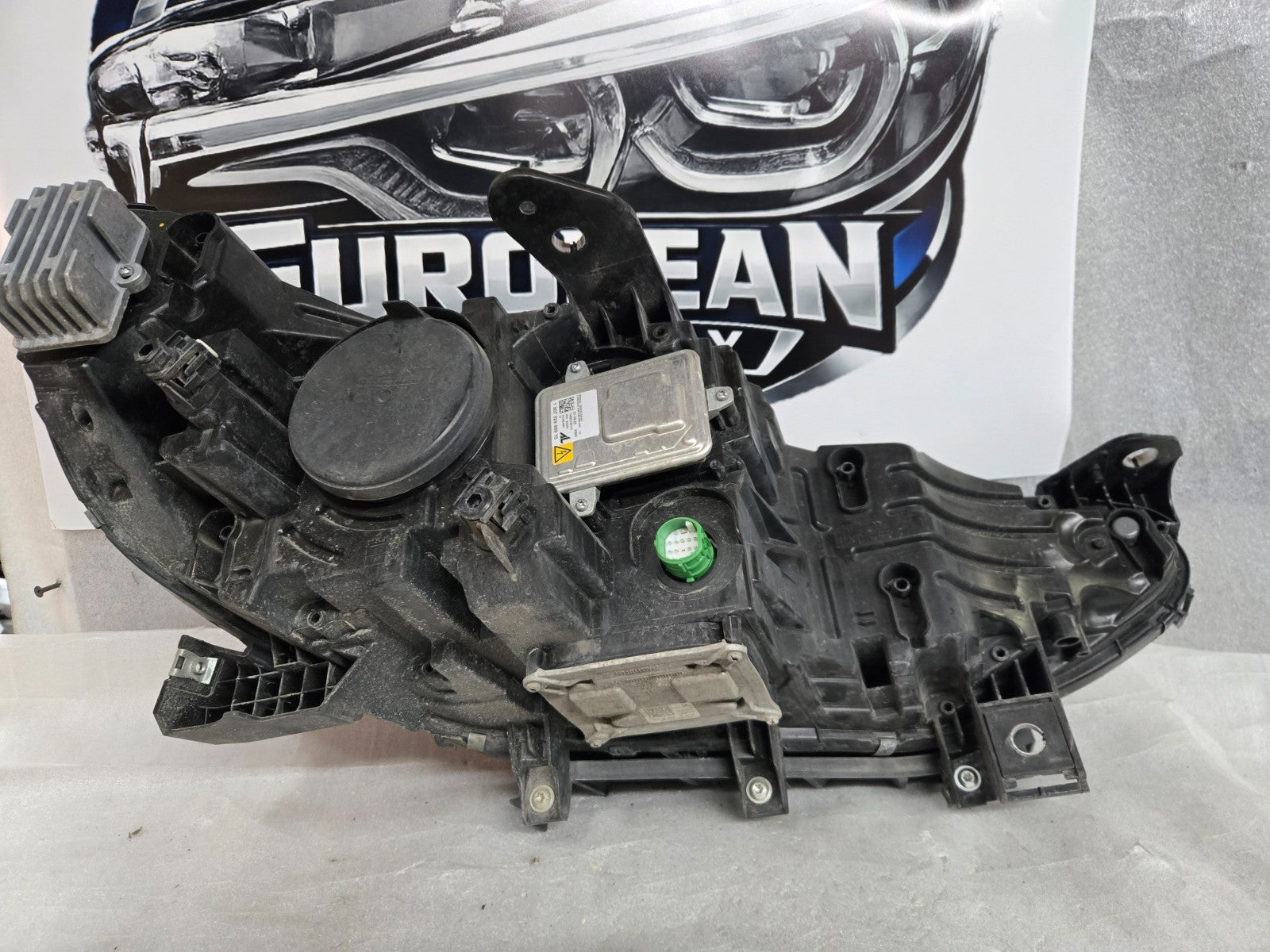 2017-2023 Alfa Romeo Stelvio Front Driver/LH Xenon HID Headlight OEM 50563963