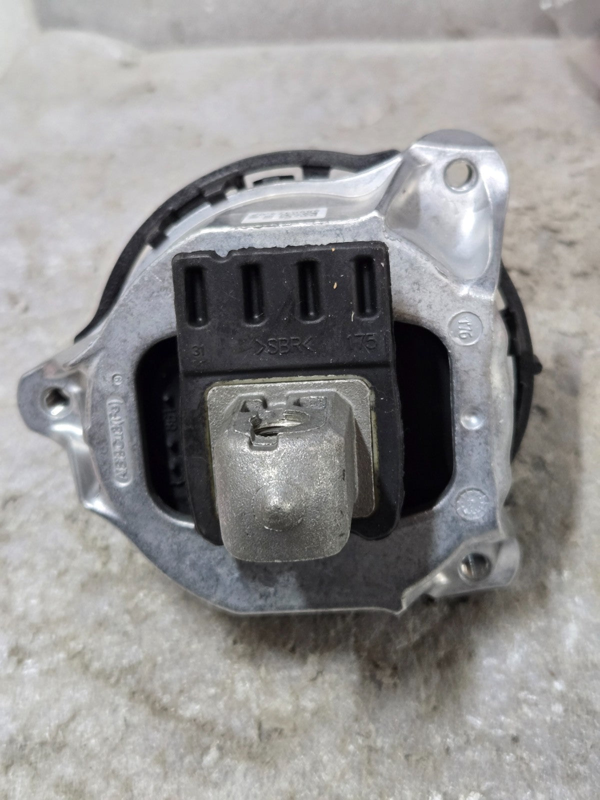 2019 - 2024 BMW X4 G02 XDRIVE 3.0L ENGINE MOTOR RIGHT SIDE MOUNT BRACKET OEM