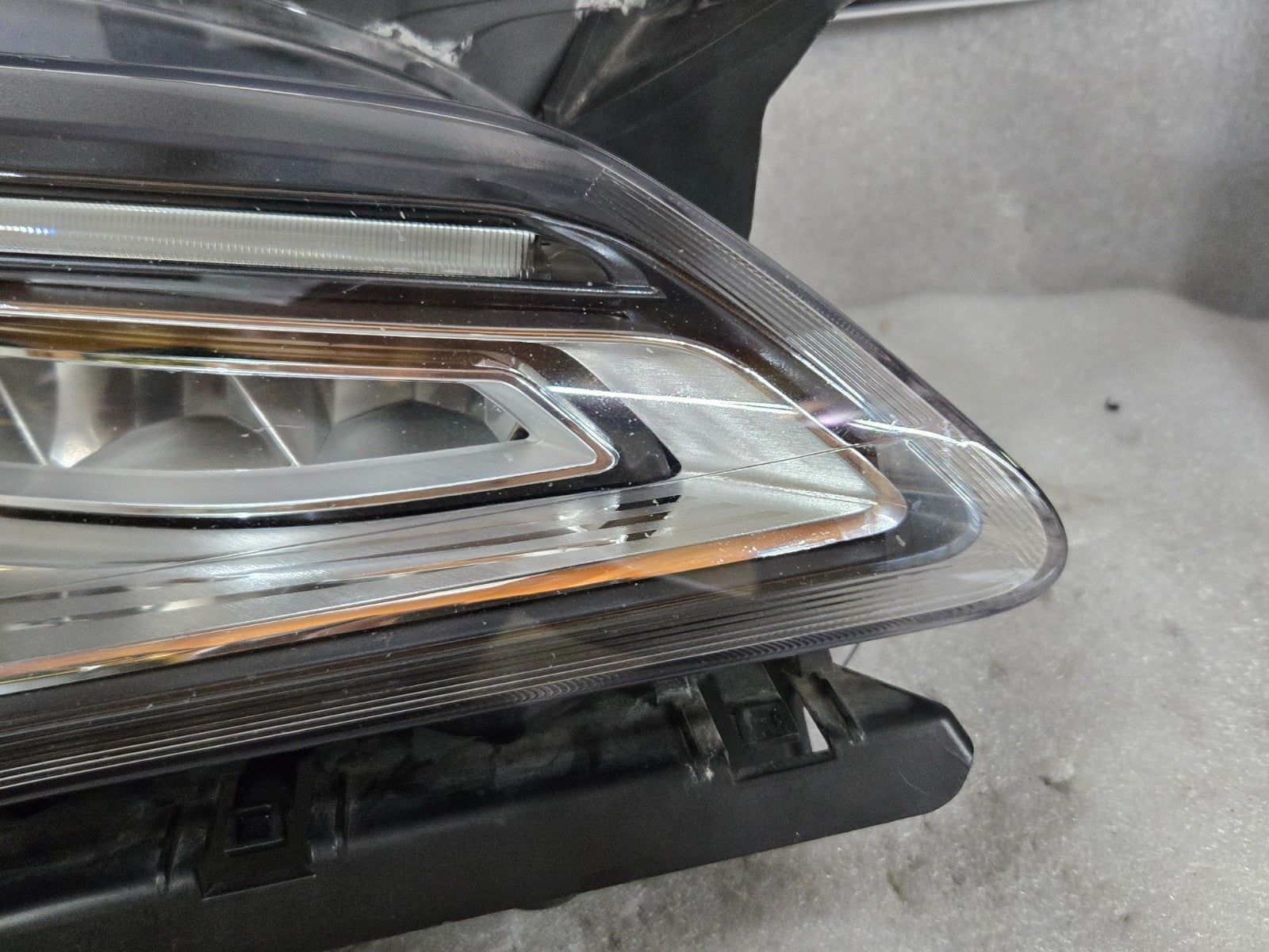 2018-2021 MASERATI QUATTROPORTE M156 RIGHT HEADLIGHT LED OEM 670100620 COMPLETE