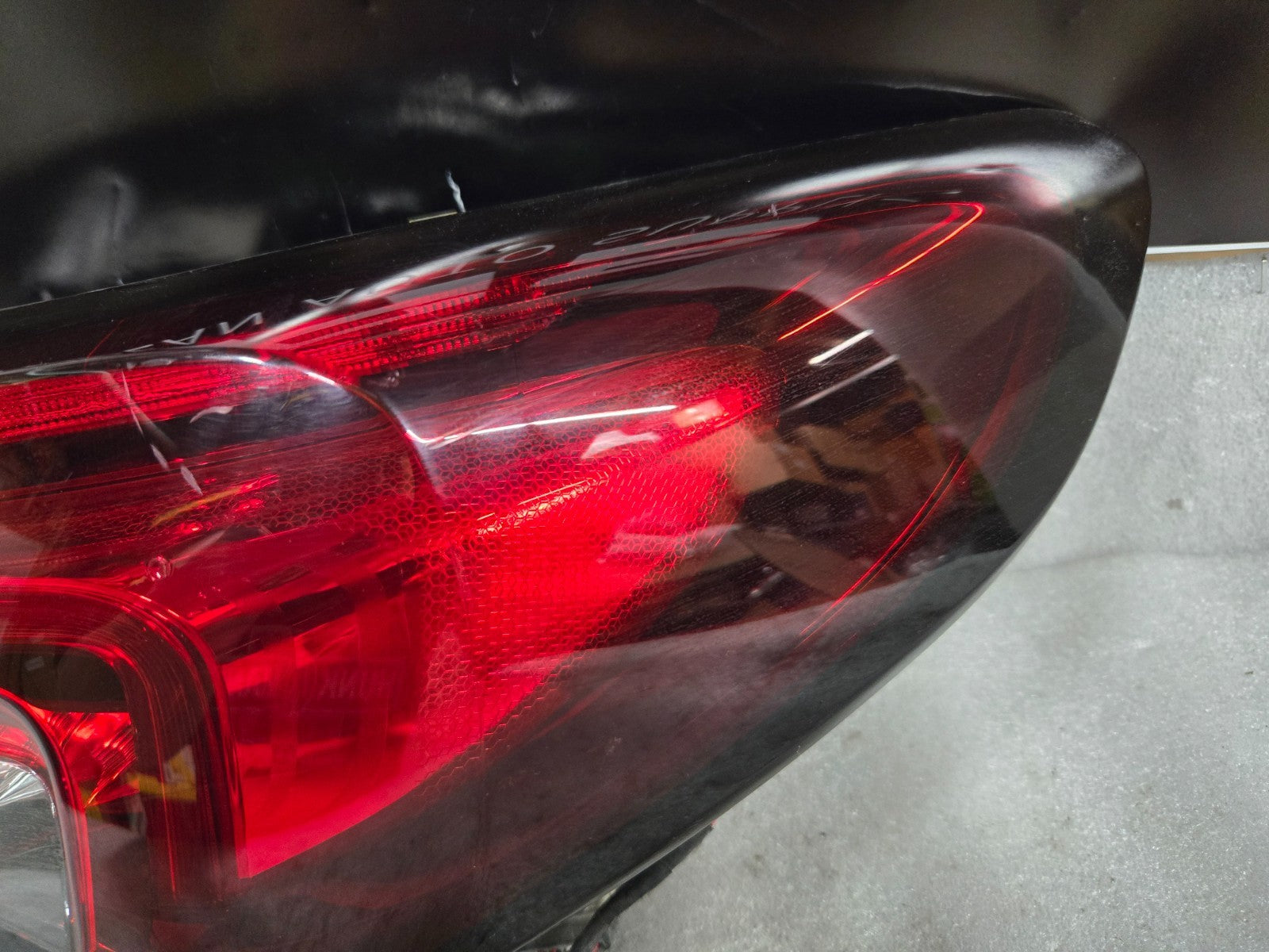 2021-2023 BUICK ENVISION REAR RIGHT OUTER TAILLIGHT TAILLAMP LED OEM 85594575