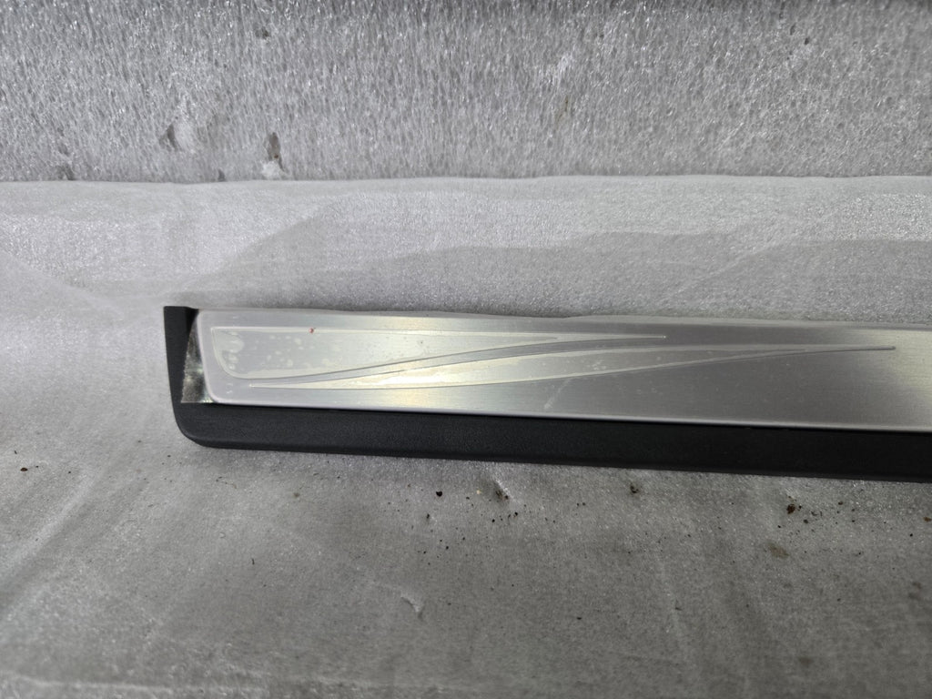 2018 - 2020 INFINITI QX60 FRONT LEFT DOOR SILL SCUFF PLATE STEP TRIM COVER OEM