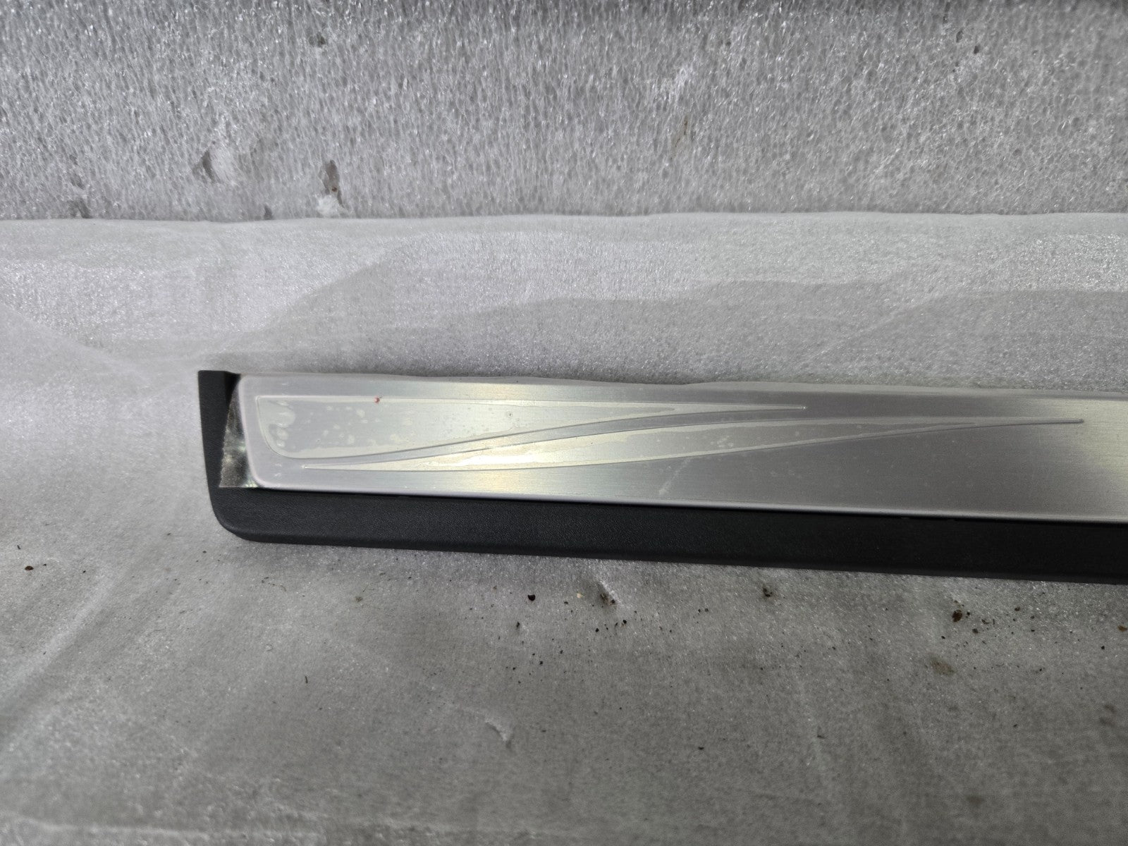 2018 - 2020 INFINITI QX60 FRONT LEFT DOOR SILL SCUFF PLATE STEP TRIM COVER OEM