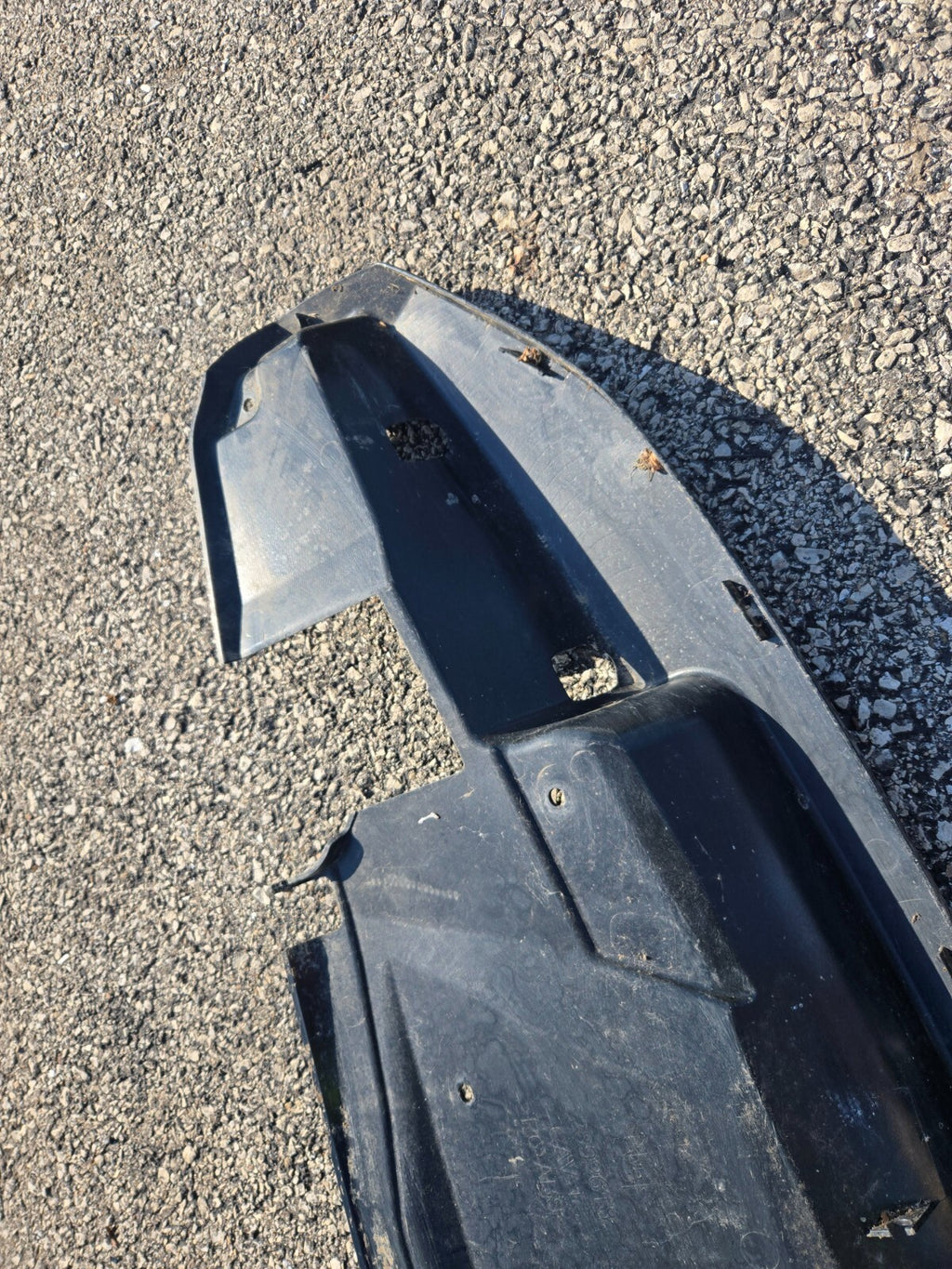 15-20 CHEVROLET SUBURBAN TAILGATE LIFTGATE ROOF SPOILER LOWER COVER OEM 22892618