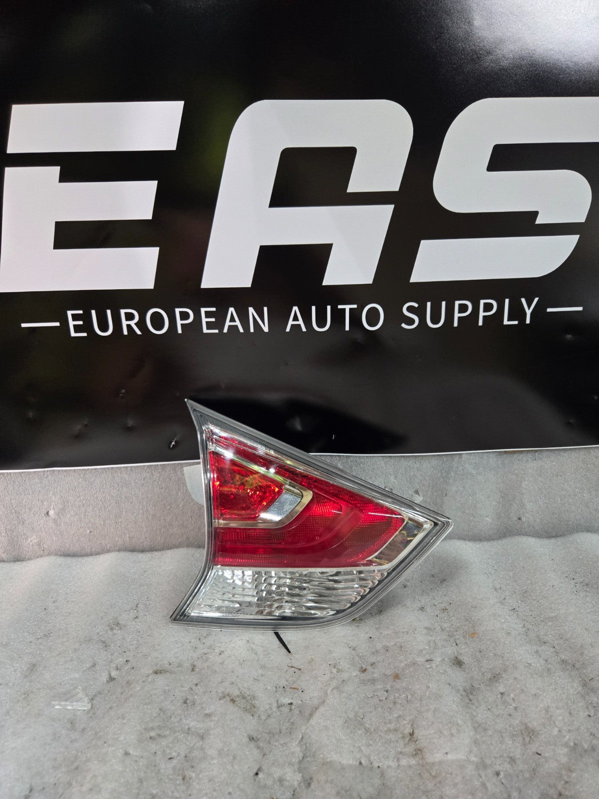 2014-2016 Nissan Rogue Left LH Driver Side Tai Gate Mounted Taillight OEM