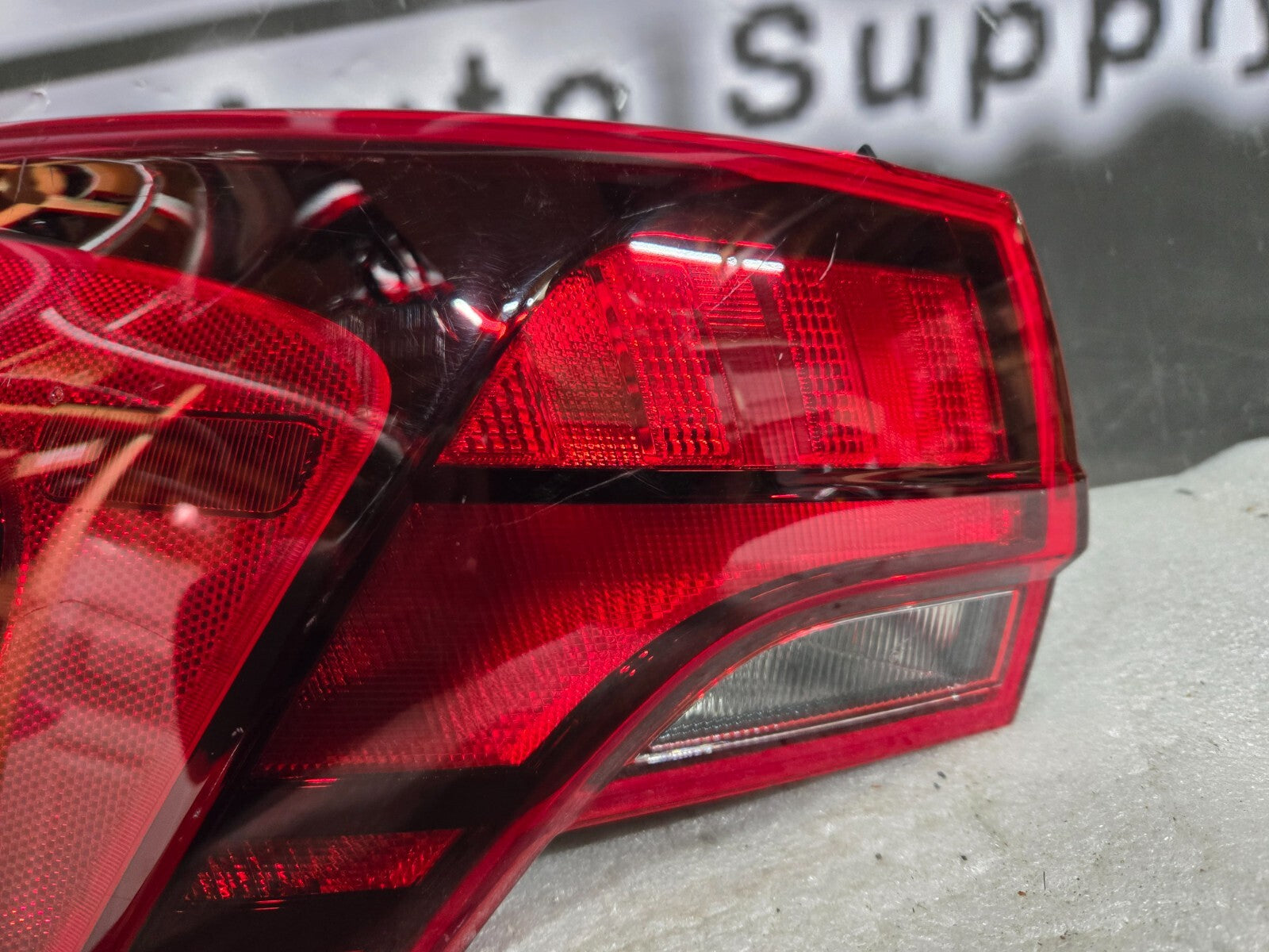 2021 2022 2023 Hyundai Santa Fe Left LH Halogen Taillight OEM 92401-S2500