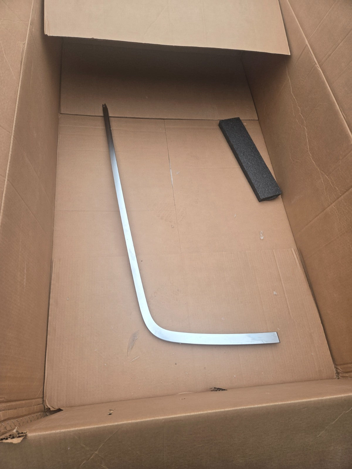2022-2024 RIVIAN R1S RR RH QUARTER WINDOW ROOF HALO TRIM NEW OEM PT00050378-G