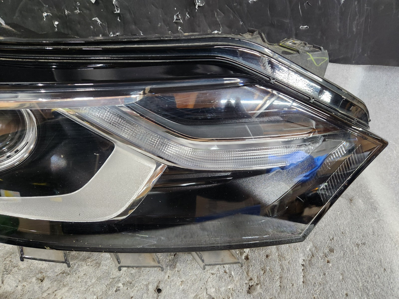 2018 2019 2020 Chevrolet Equinox Headlight Halogen Right RH GM OEM 84428284