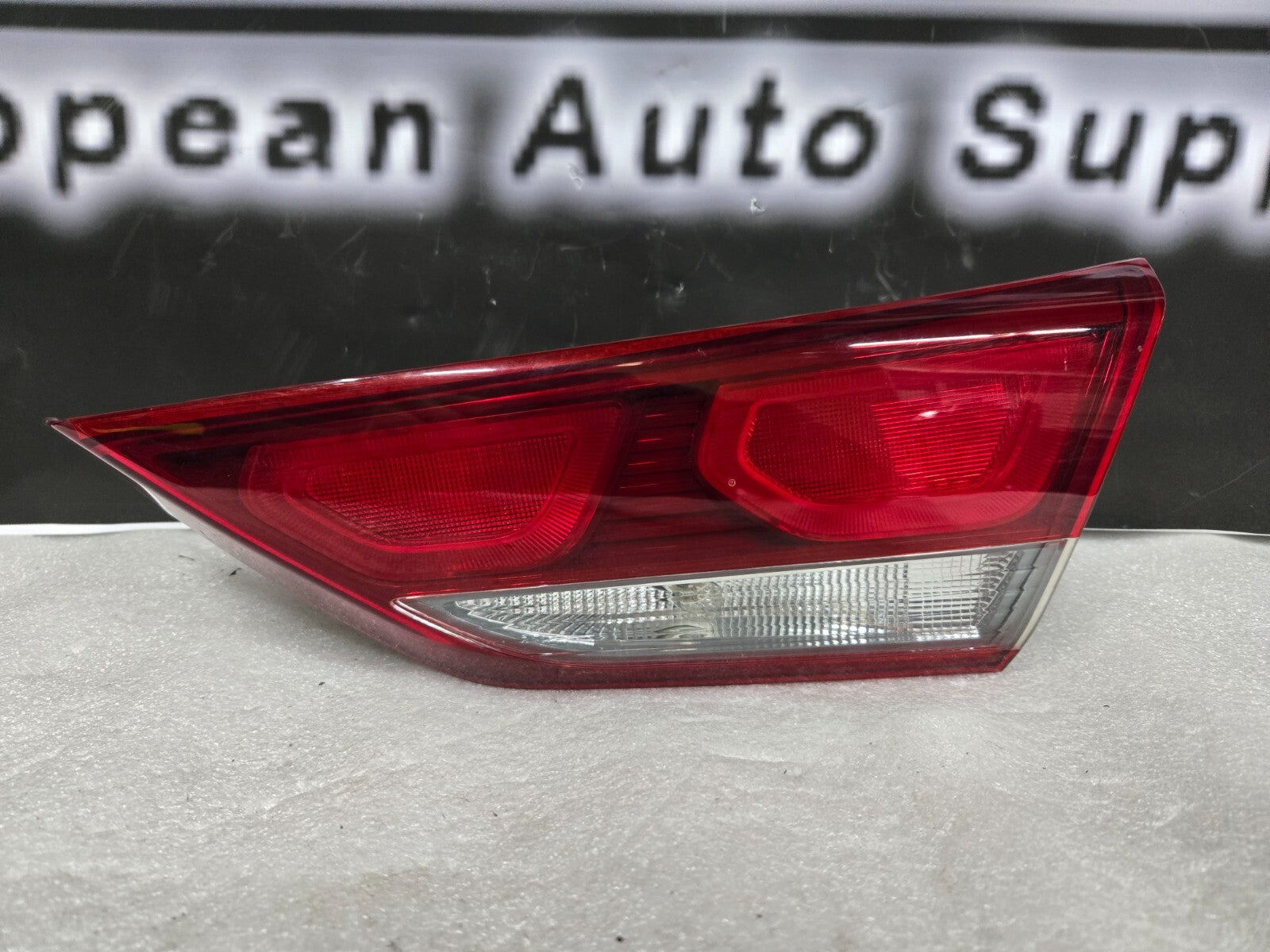 2017 2018 Hyundai Elantra Right RH Passenger Side Taillight OEM 92404-F30