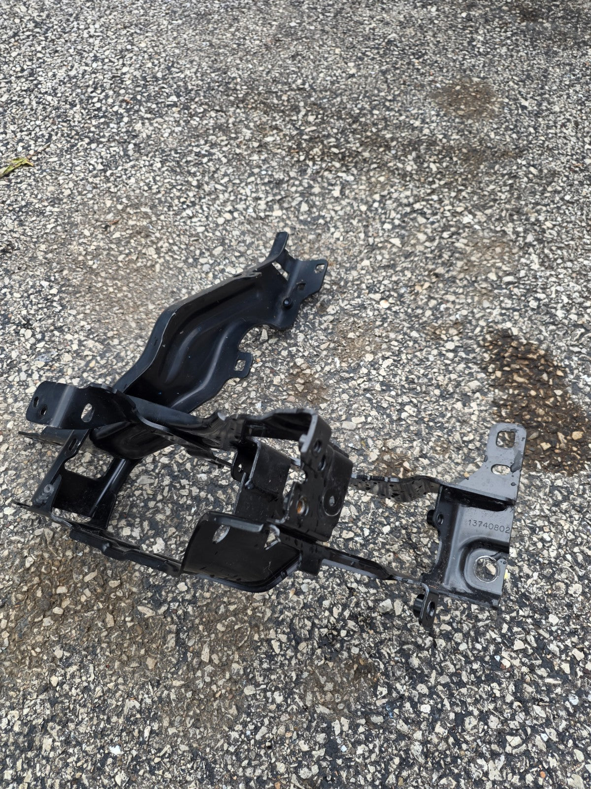 2023 BMW 5 Series M550 RH Right Headlight Support Mount Bracket OEM 7383858