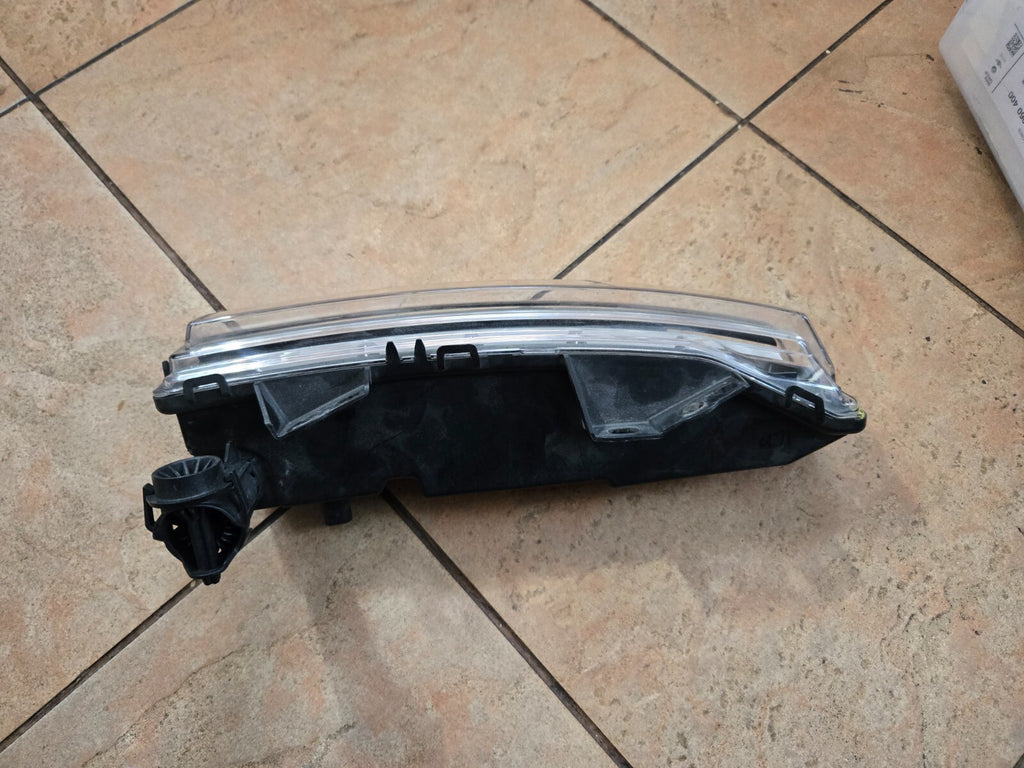 2022-2023 Range Rover Vogue L460 Right Passenger LED Foglight OEM M8E215200AC