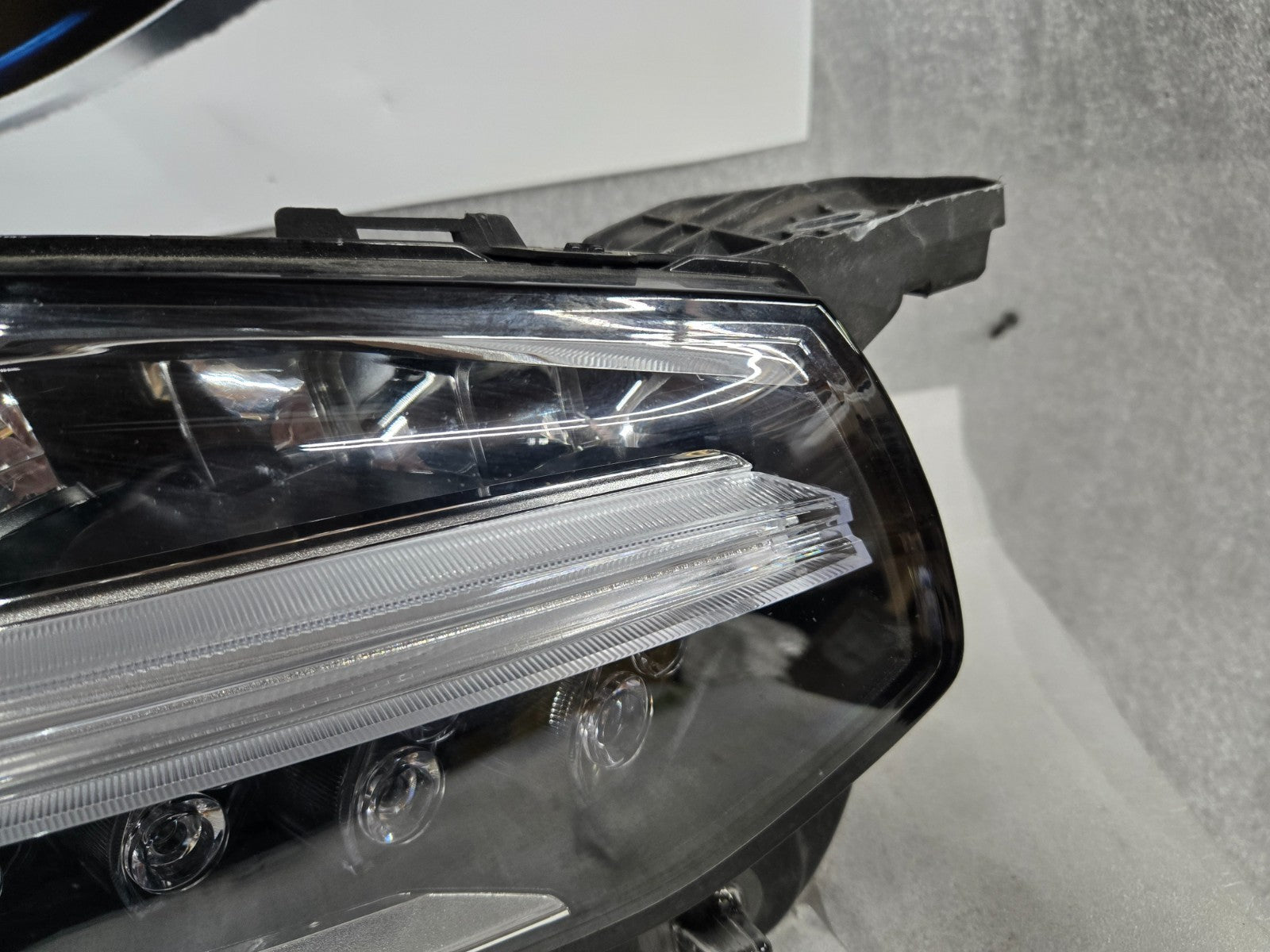 2016 - 2023 Volvo XC90 Right RH Passenger LED Headlight OEM 32338947 w/ Modules