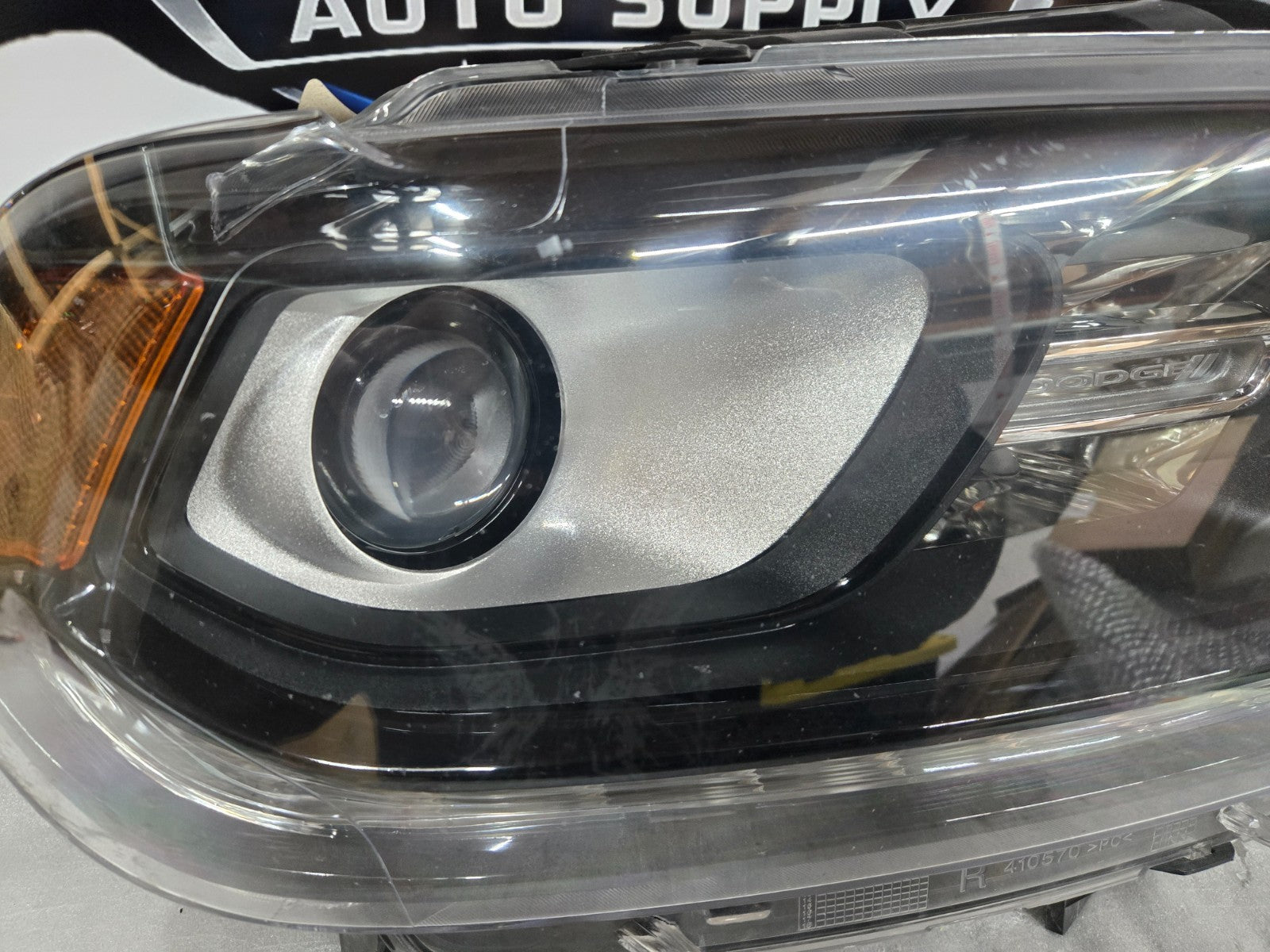 2014-2018 Dodge Durango HID Headlight Right RH Passenger Side 68184830AE OEM R