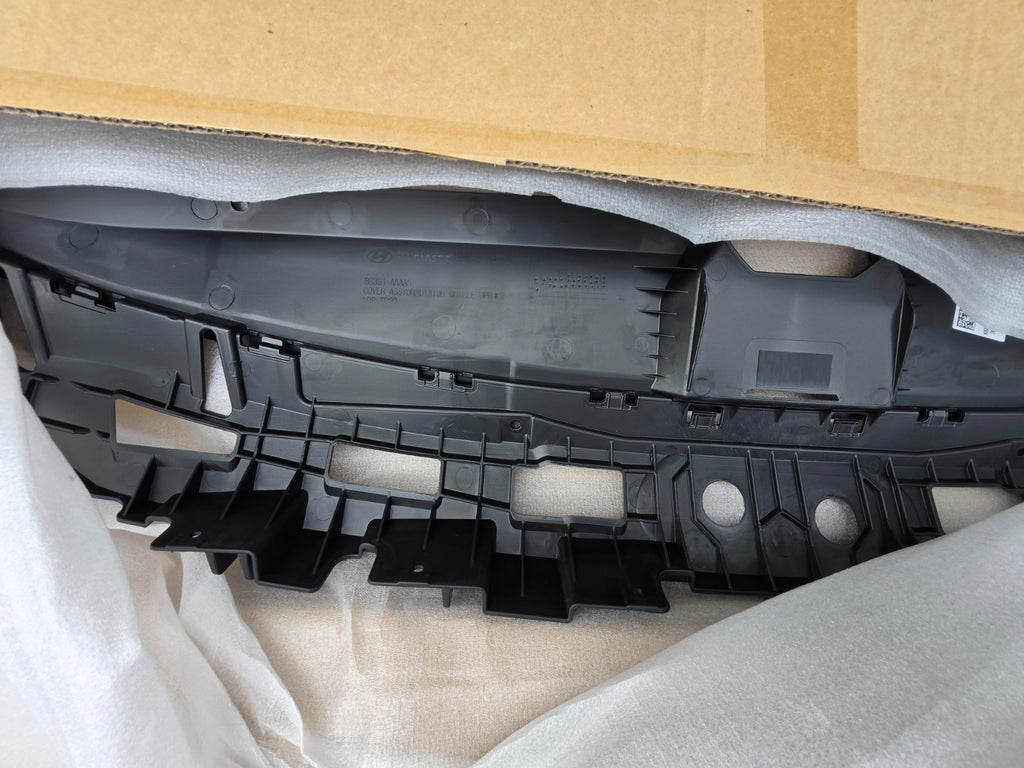 2024-2025 Hyundai Elantra Radiator Grille Upper Cover 86391-AAAA0 OEM NEW