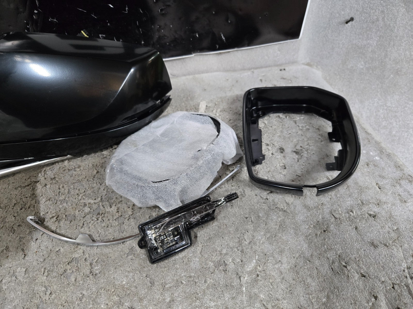 2017 Cadillac XTS Left Side View Mirror PN 23497695 New OEM Genuine