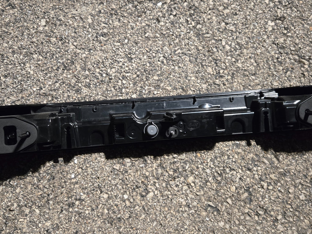 2022 - 2026 Range Rover L460 Rear Tailgate Center Panel M8E215C436BP OEM