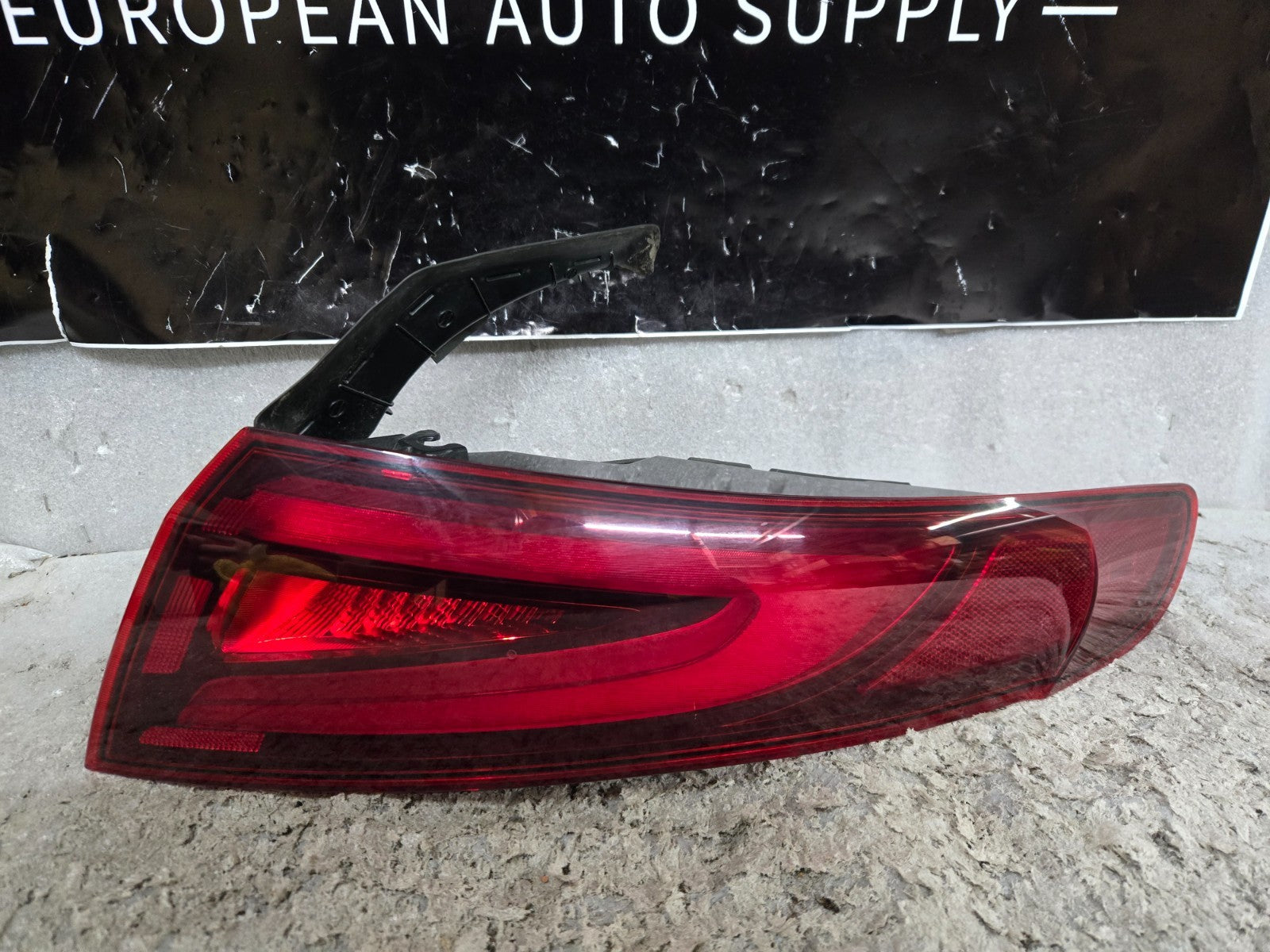 2017-2021 ALFA ROMEO GIULIA 952 REAR RIGHT OUTER TAILLIGHT TAIL LED LAMP OEM