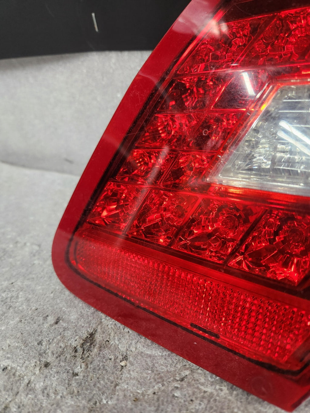 2010-2013 MERCEDES E350 Right Passenger Tail Light Decklid Mount A2129060458 OEM