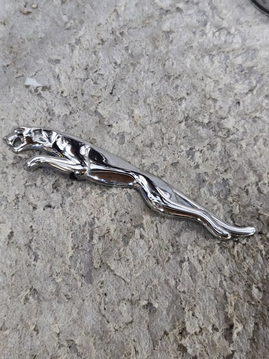 2016-2023 JAGUAR XF 2016-20 XE REAR TRUNK LID LEAPING JAGUAR ORNAMENT EMBLEM OEM