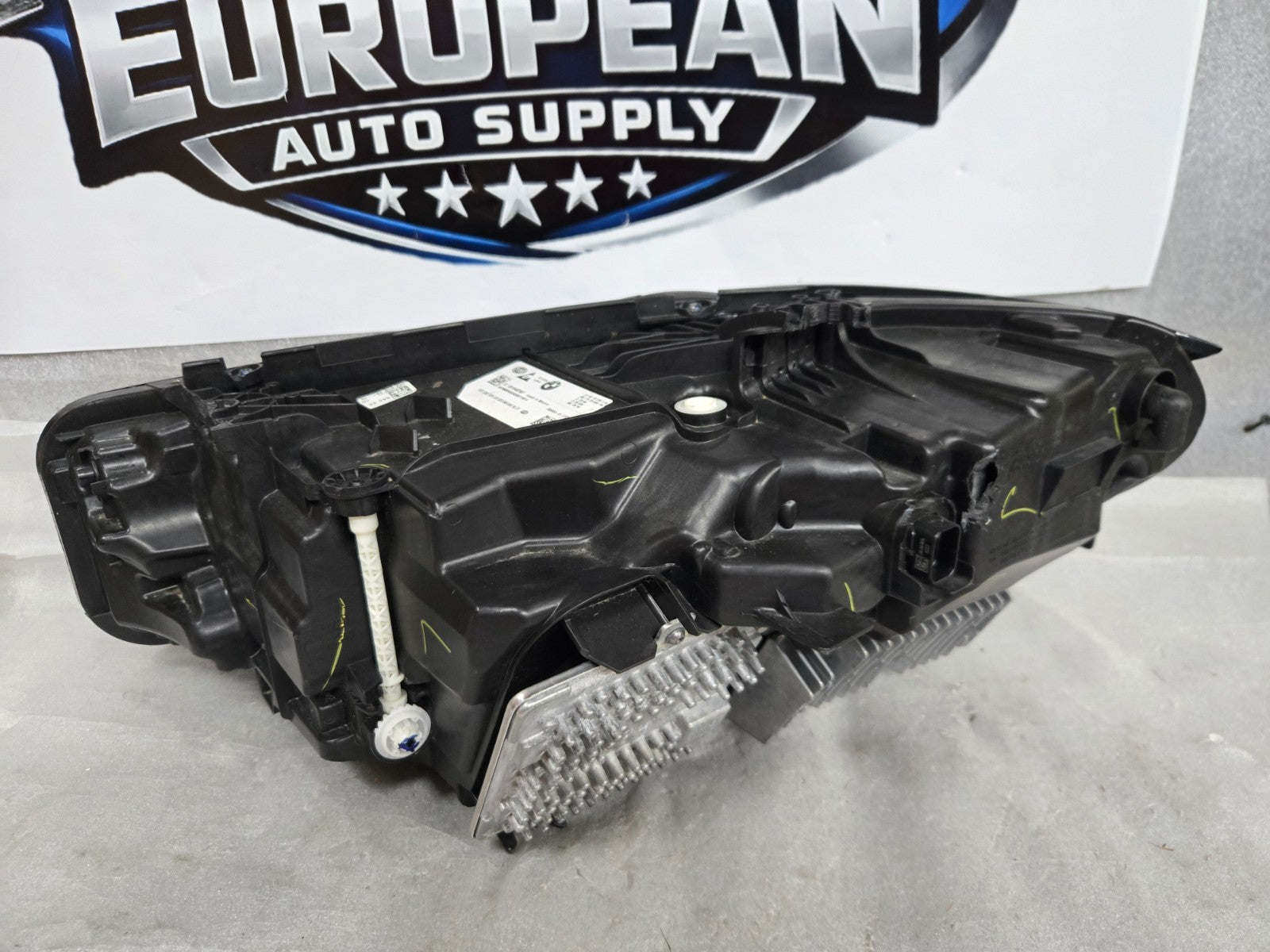 2022-2025 BMW 3-Series Right RH Passenger Shadowline LED Headlight OEM 7886664