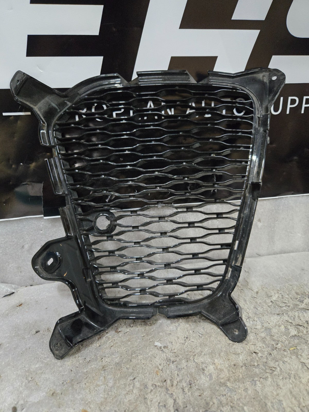 2018 2019 2020 2021 RANGE ROVER SPORT SVR GRILLE LOWER LEFT JK6M-17K947-A OEM