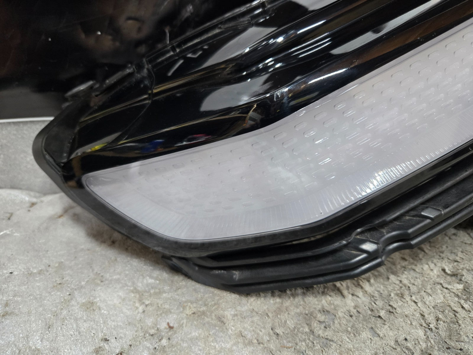 2022-2024 RIVIAN R1T R1S RIGHT PASSENGER SIDE RH HEADLIGHT LED OEM PT00000464-P