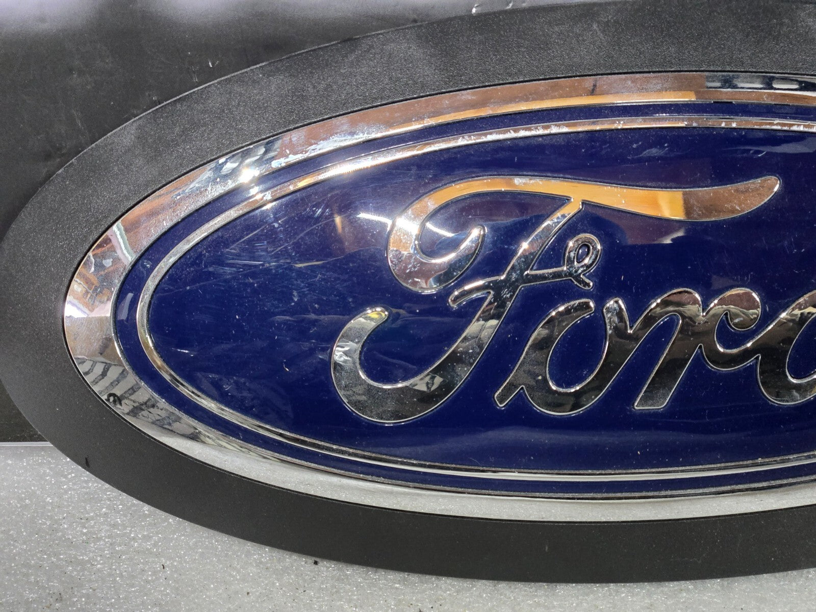 2023 - 2024 FORD F350 OEM FRONT UPPER GRILLE EMBLEM LOGO PC3B-8B262-AB