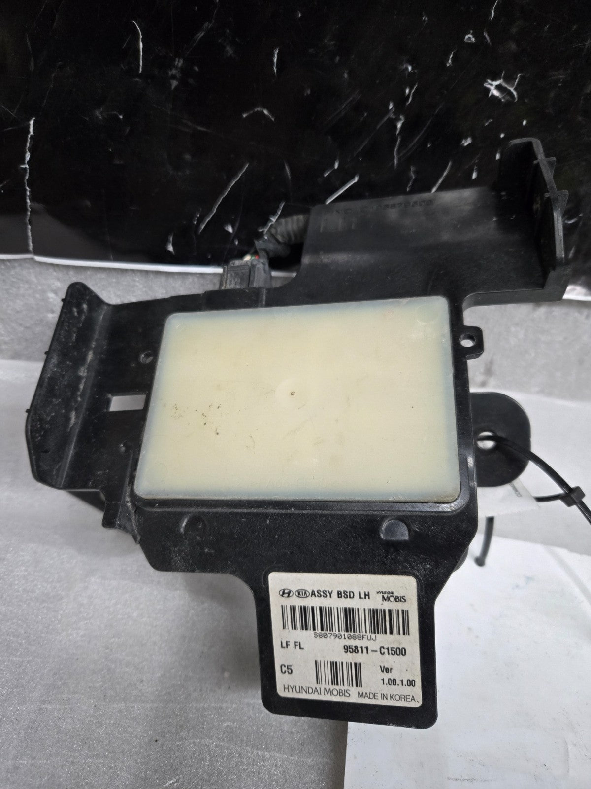 2018-2019 Hyundai Sonata Blind Spot Sensor Assembly Left LH 95811-C1500 OEM