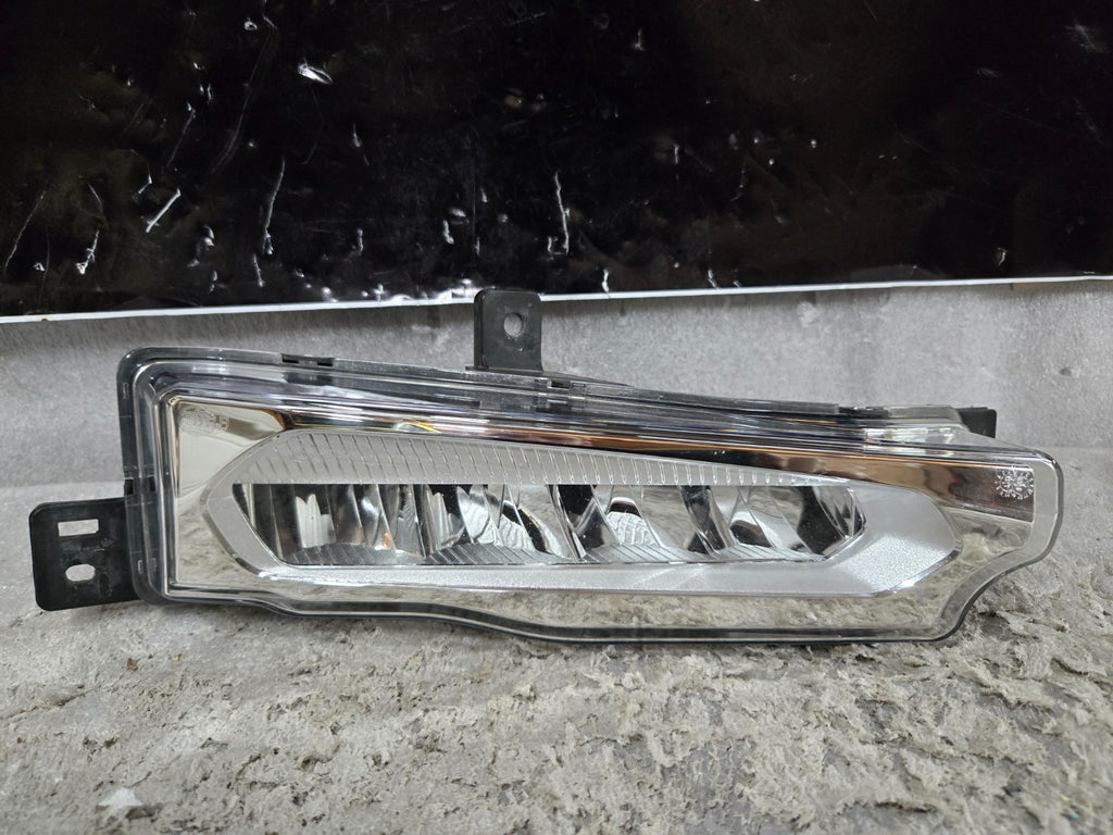 2018 - 2019 BMW X3 G01 FRONT RIGHT RH PASSENGER LED FOG LIGHT LAMP OEM 7412528