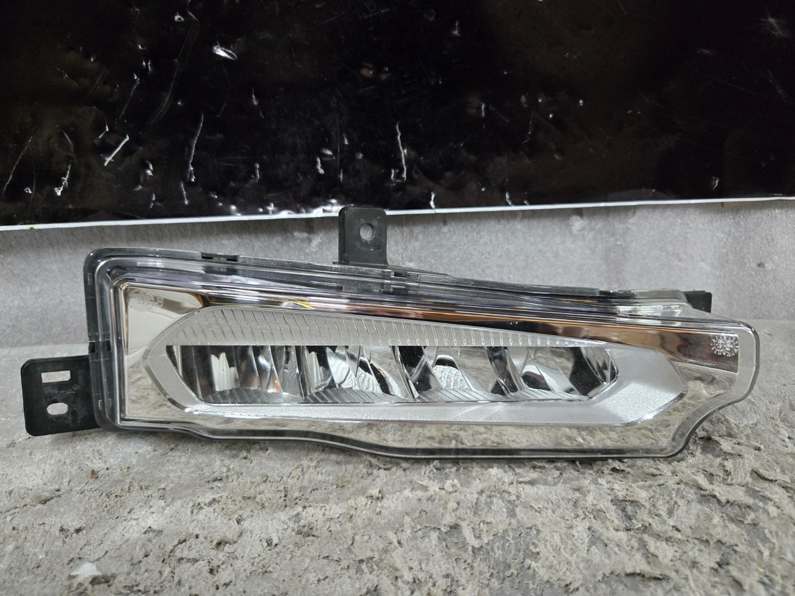 2018 - 2019 BMW X3 G01 FRONT RIGHT RH PASSENGER LED FOG LIGHT LAMP OEM 7412528