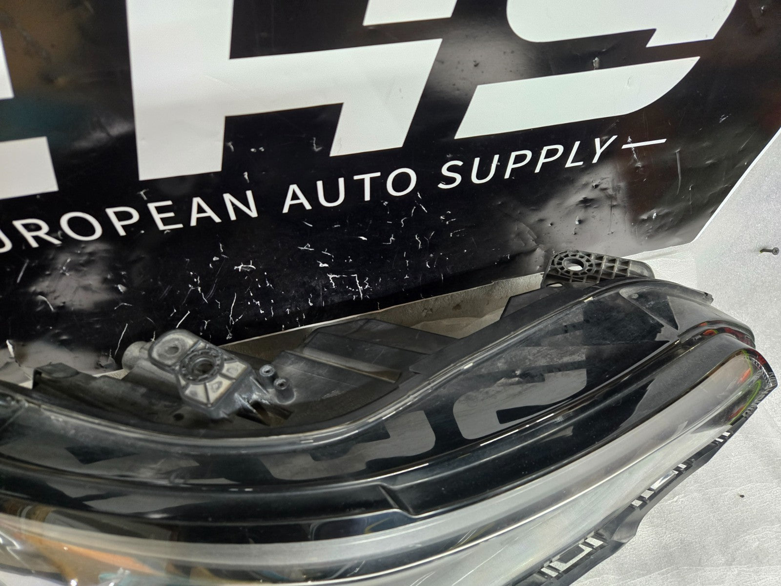2019–2023 JEEP CHEROKEE RIGHT RH PASSENGER SIDE LED HEADLIGHT OEM P68275944AG