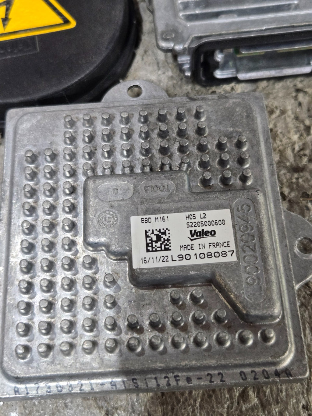 2018-2020 Maserati Levante M161 Headlight Ballast Module Bulb and Cover Set OEM